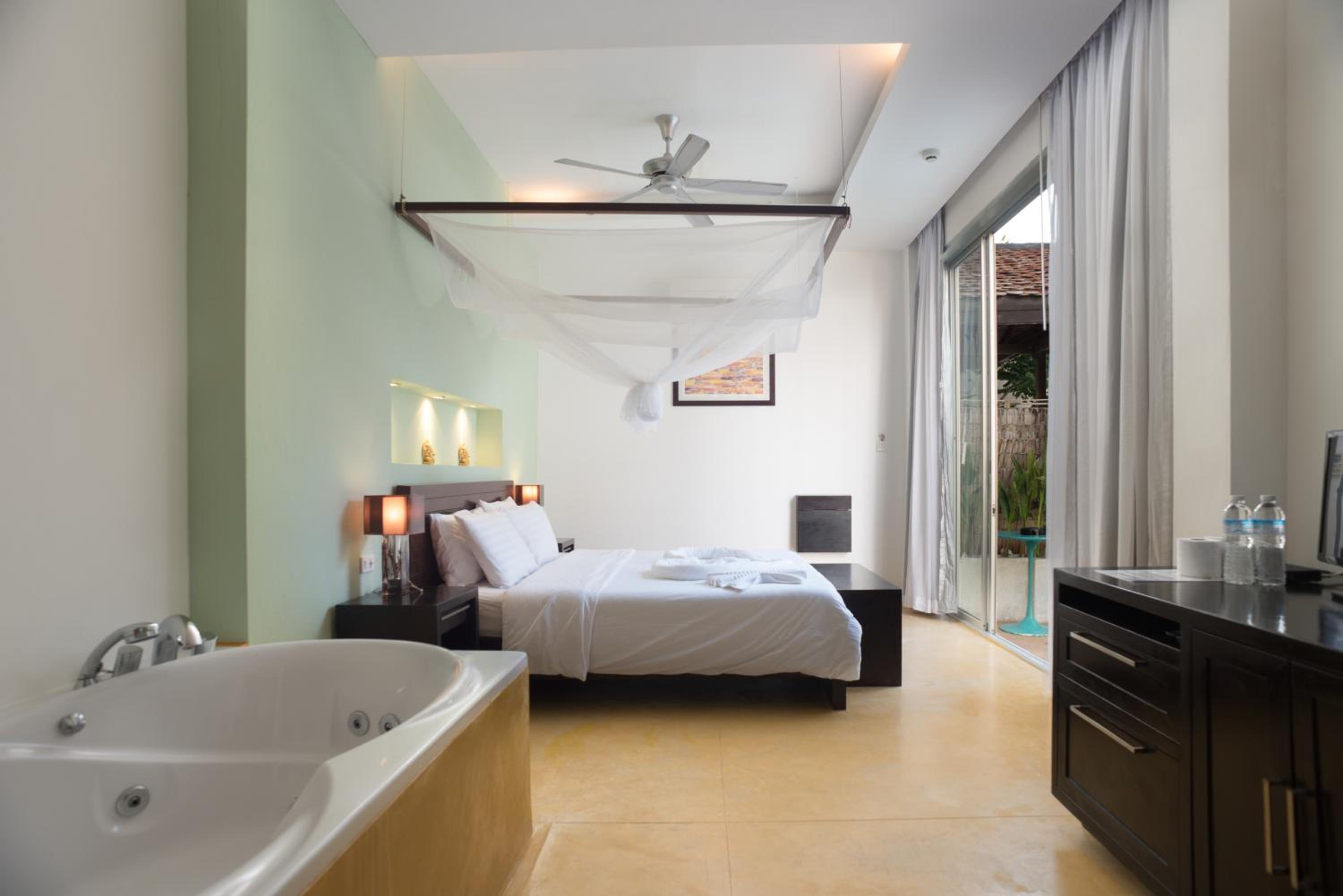 Suite with Pool View photo 1