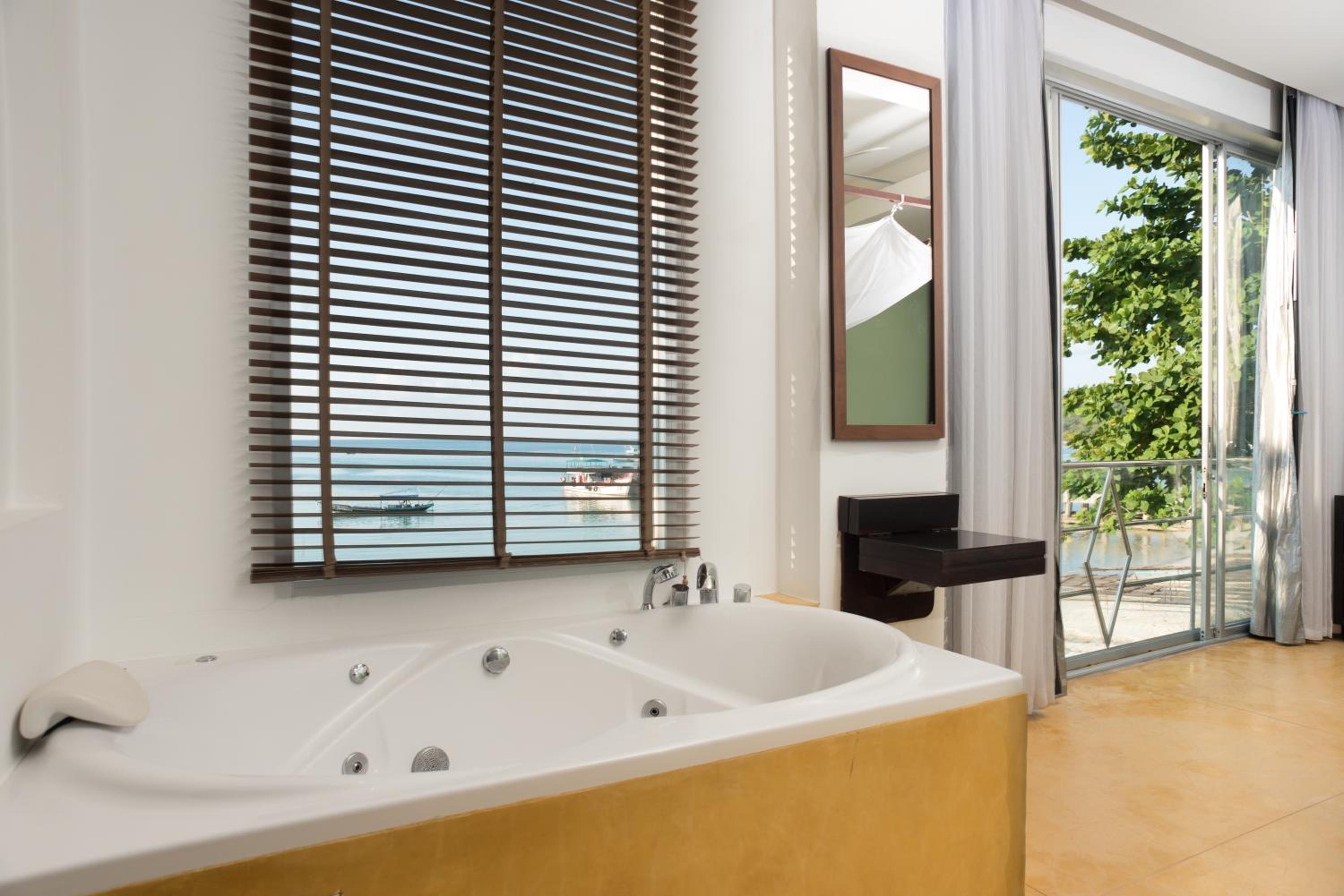 King Room with Pool View photo 2