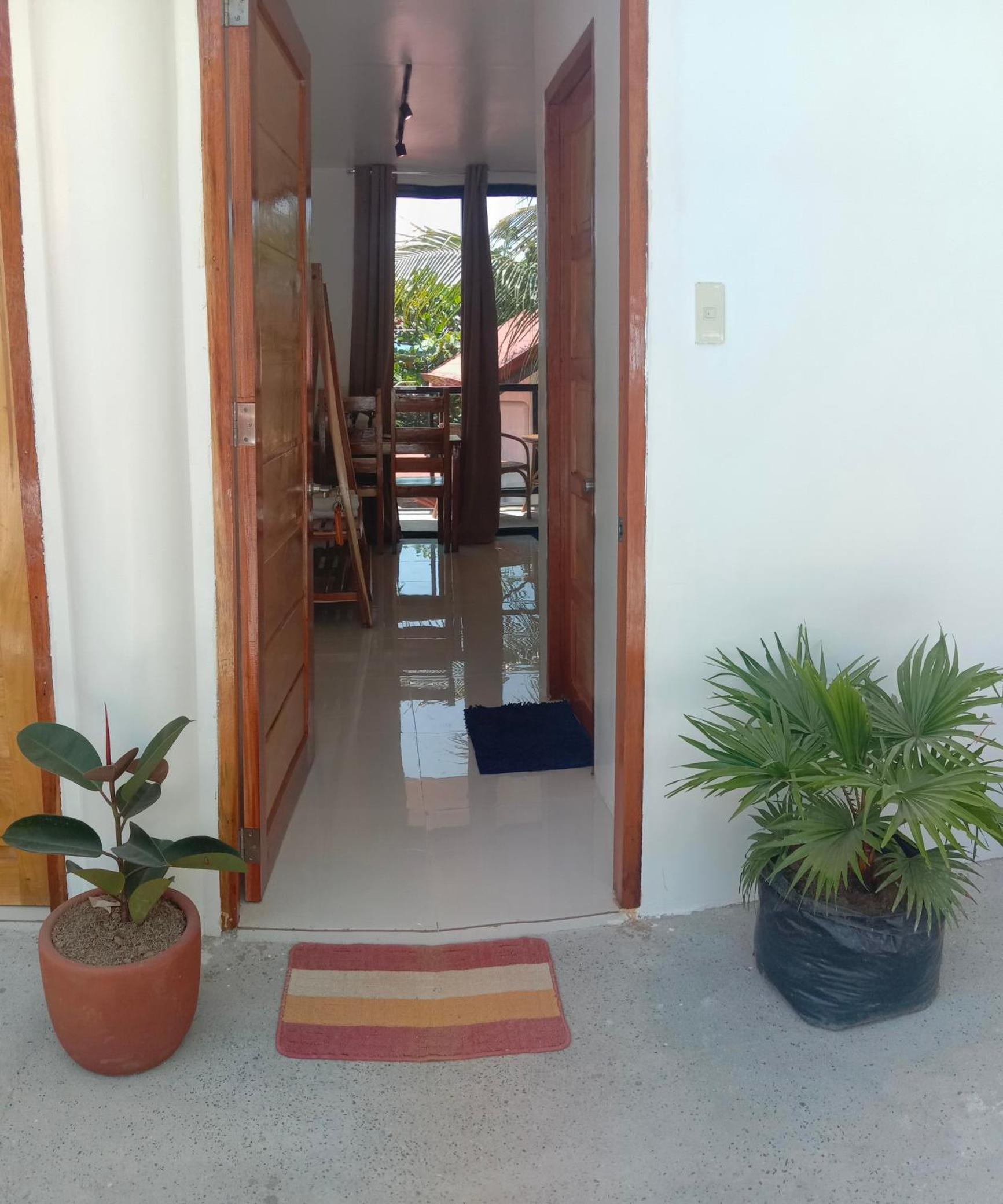 Deluxe Double Room with Side Sea View