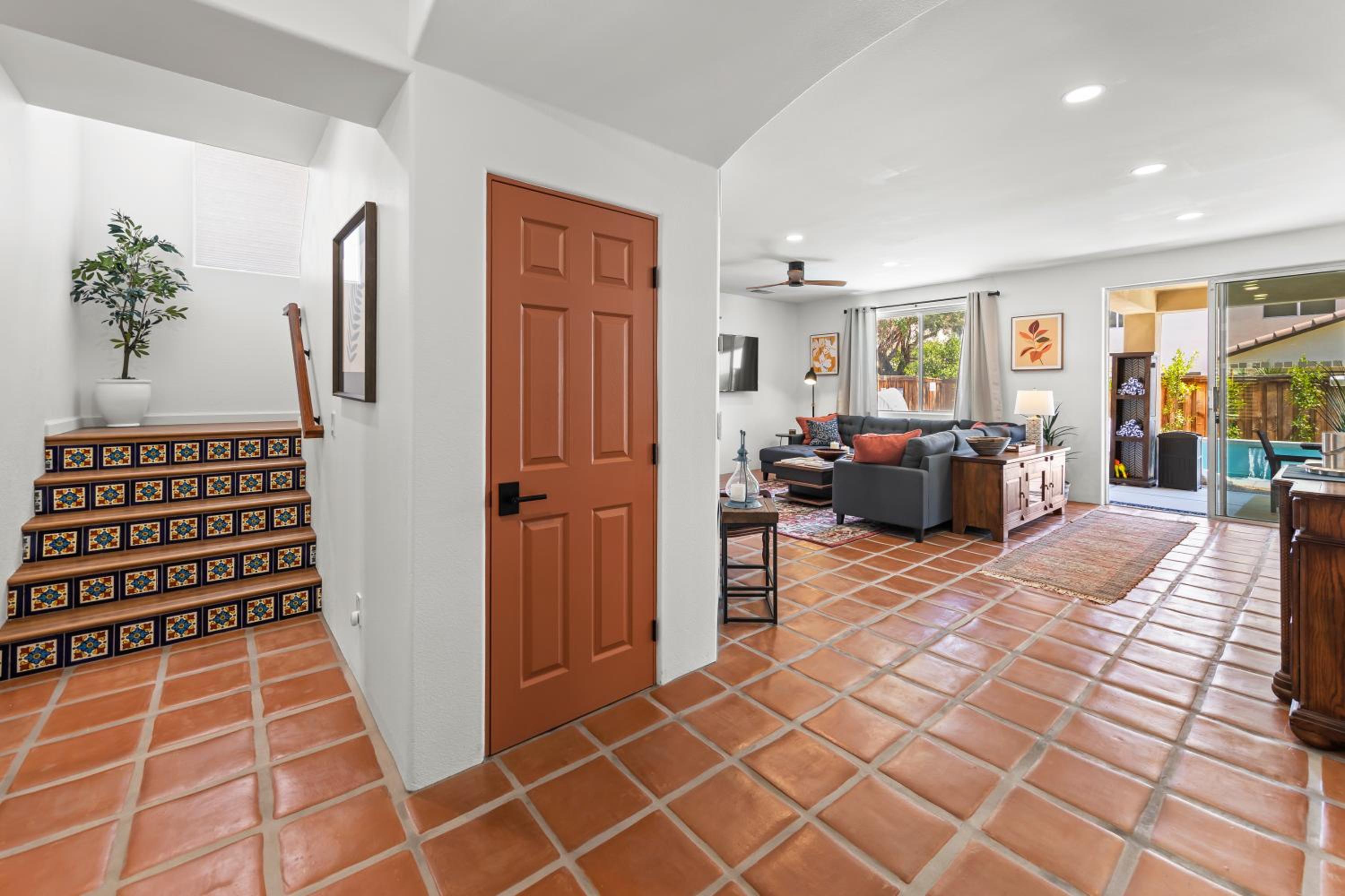 Five-Bedroom House photo 1