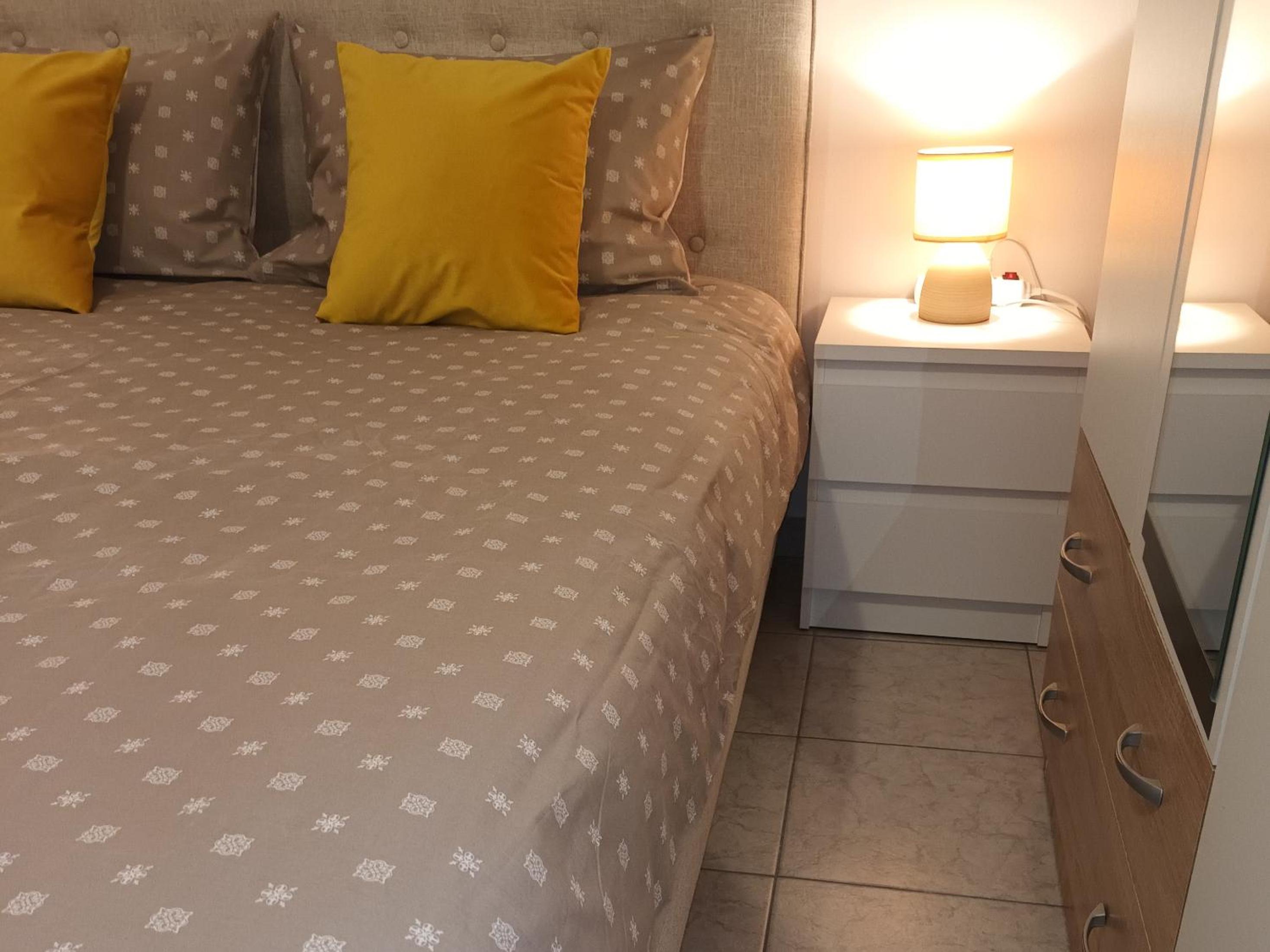 One-Bedroom Apartment - Photo 9
