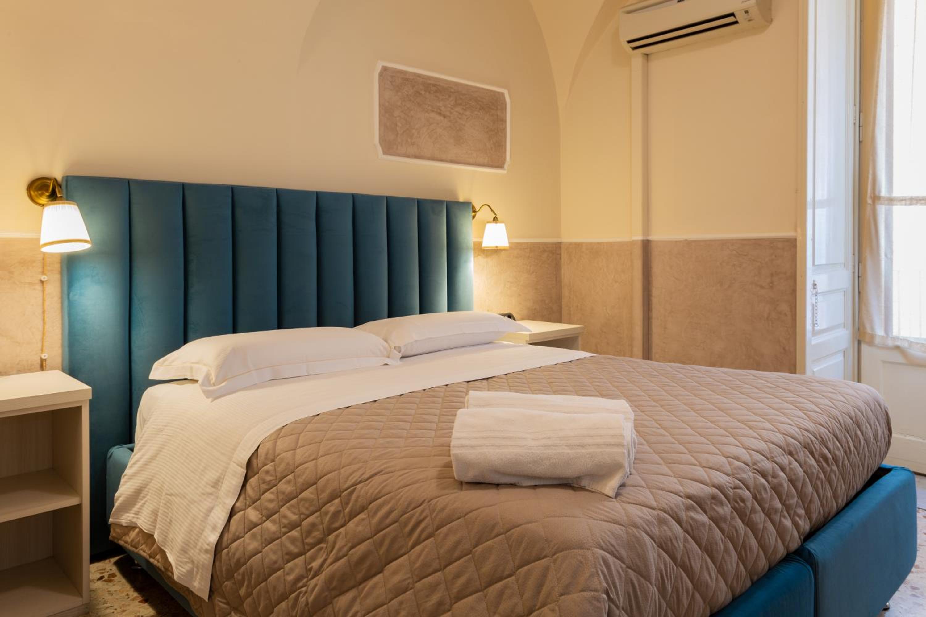 Standard Double or Twin Room - Photo 24