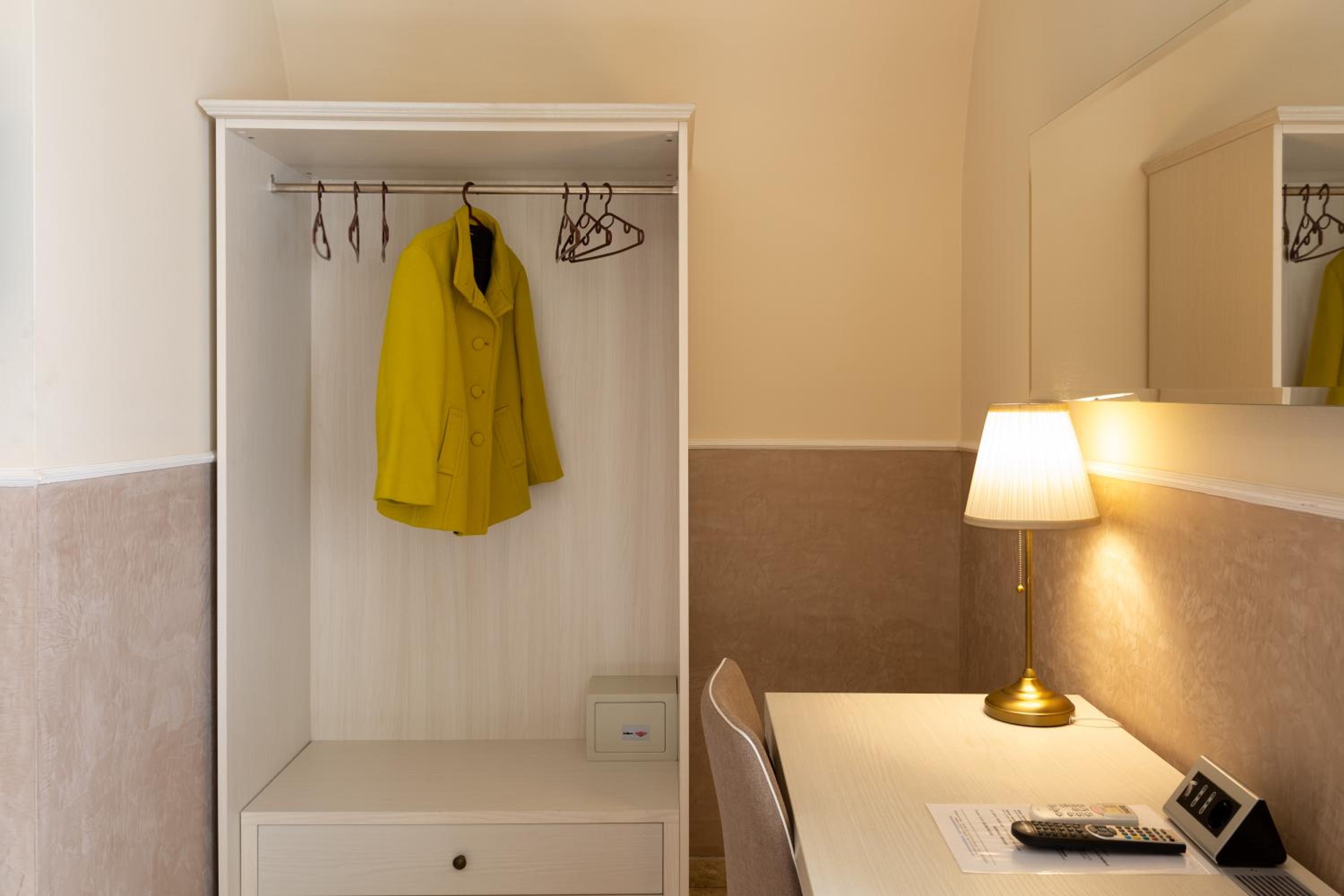 Standard Triple Room - Photo 8
