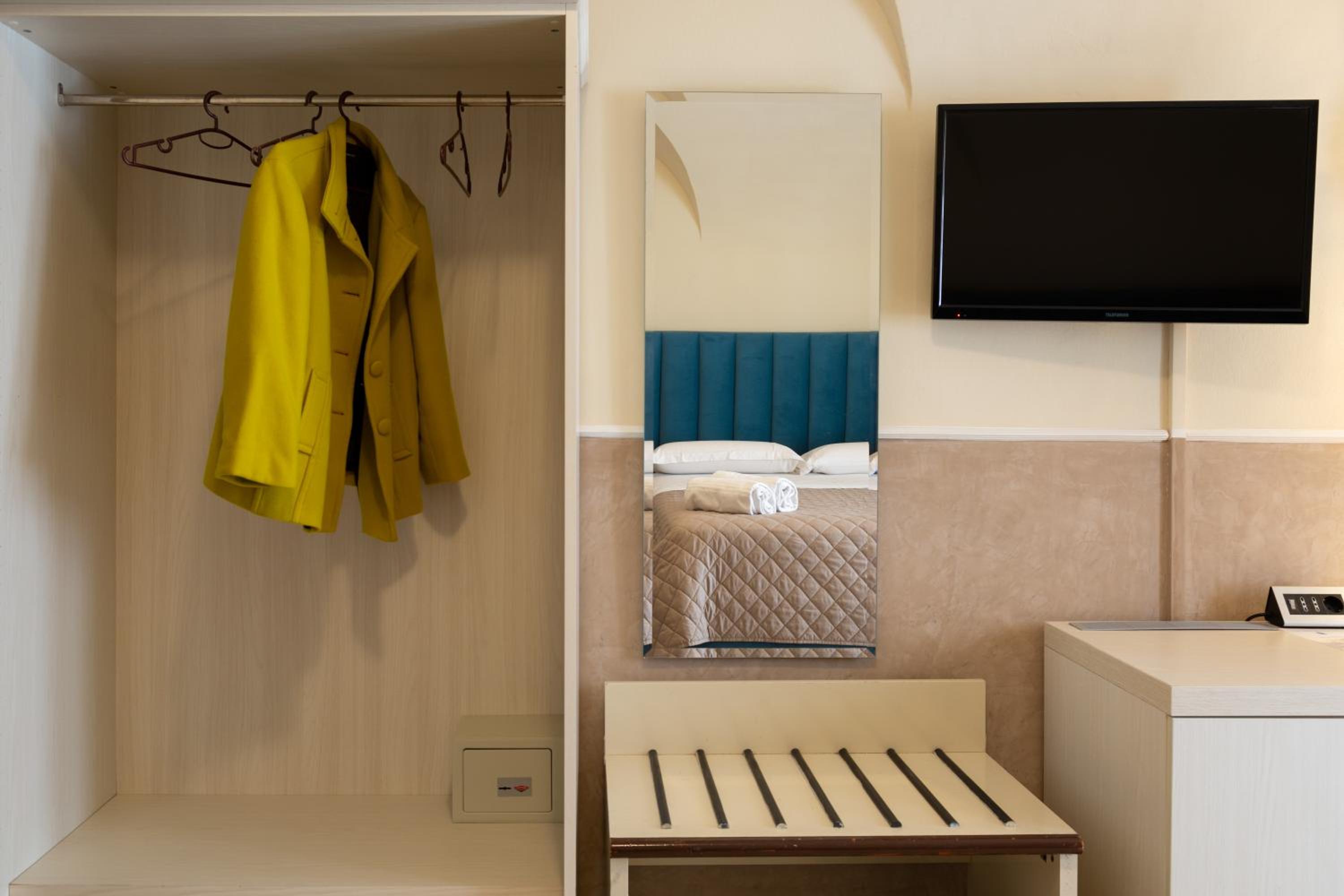 Standard Triple Room - Photo 7