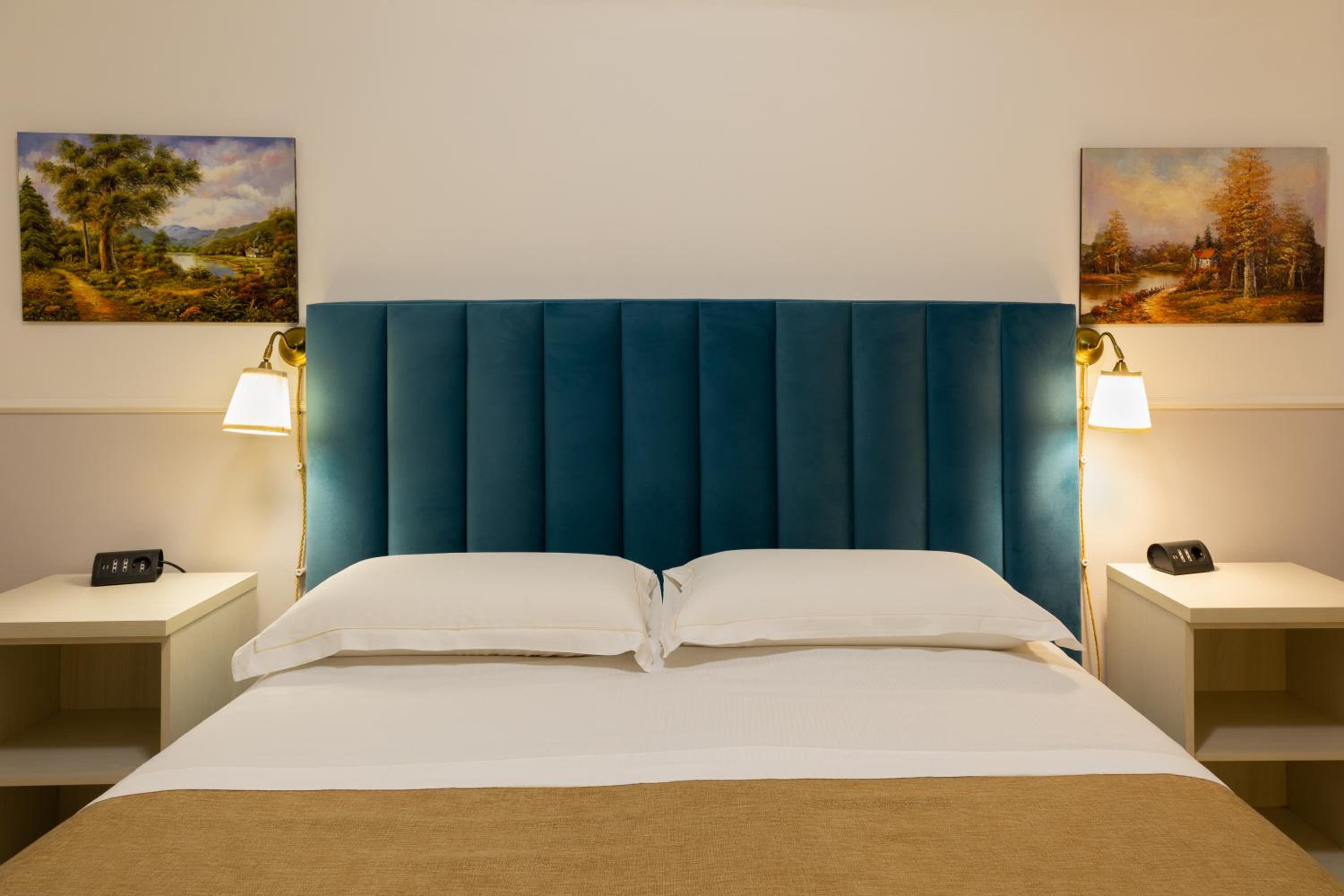 Standard Double or Twin Room - Photo 22