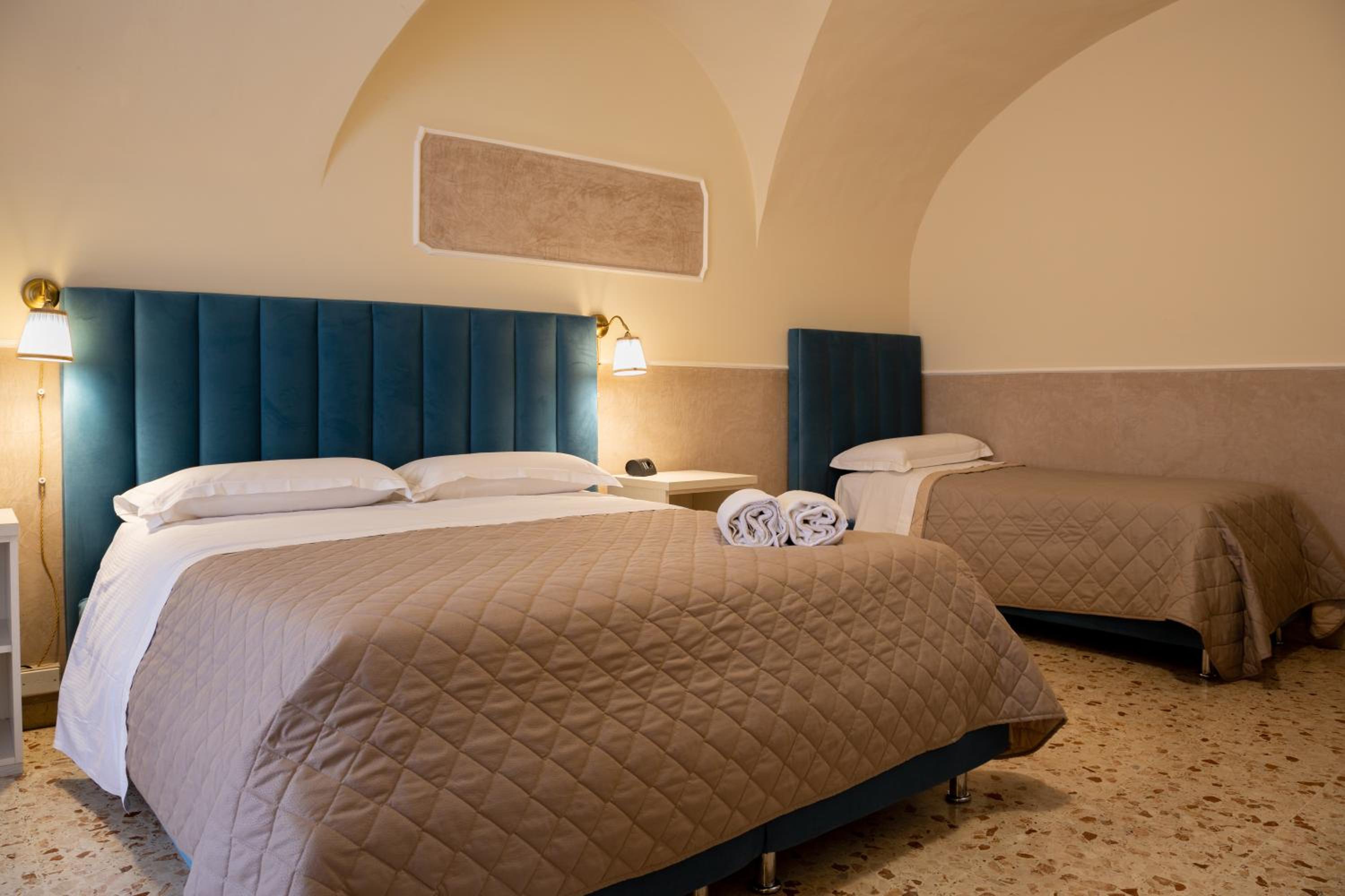 Standard Triple Room - Photo 1