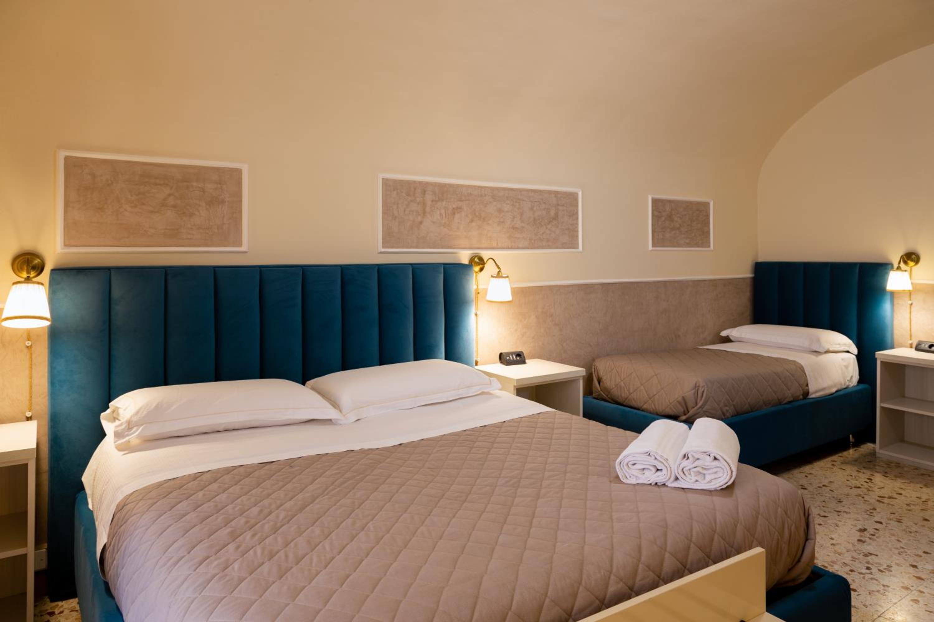 Standard Triple Room - Photo 2