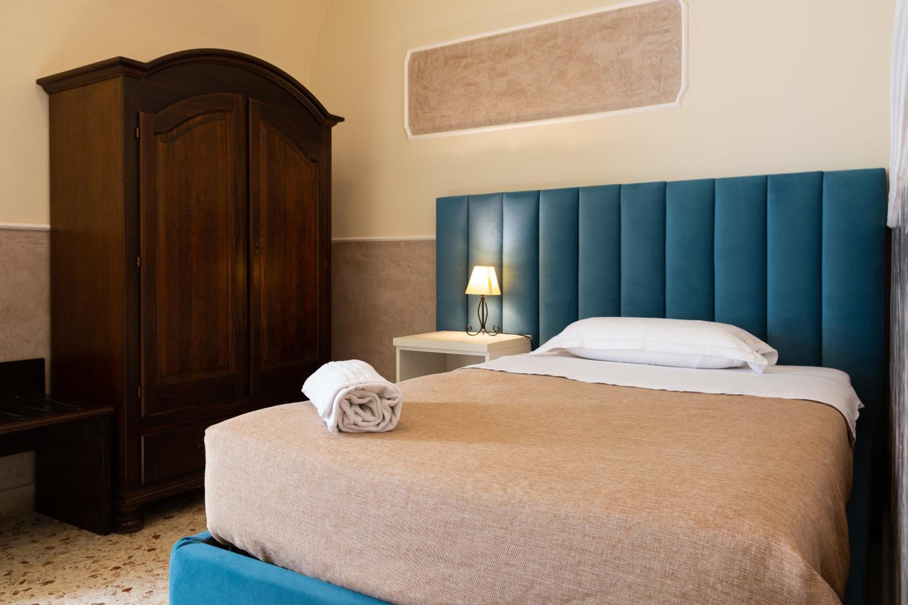 Standard Single Room with Private External Bathroom photo 1