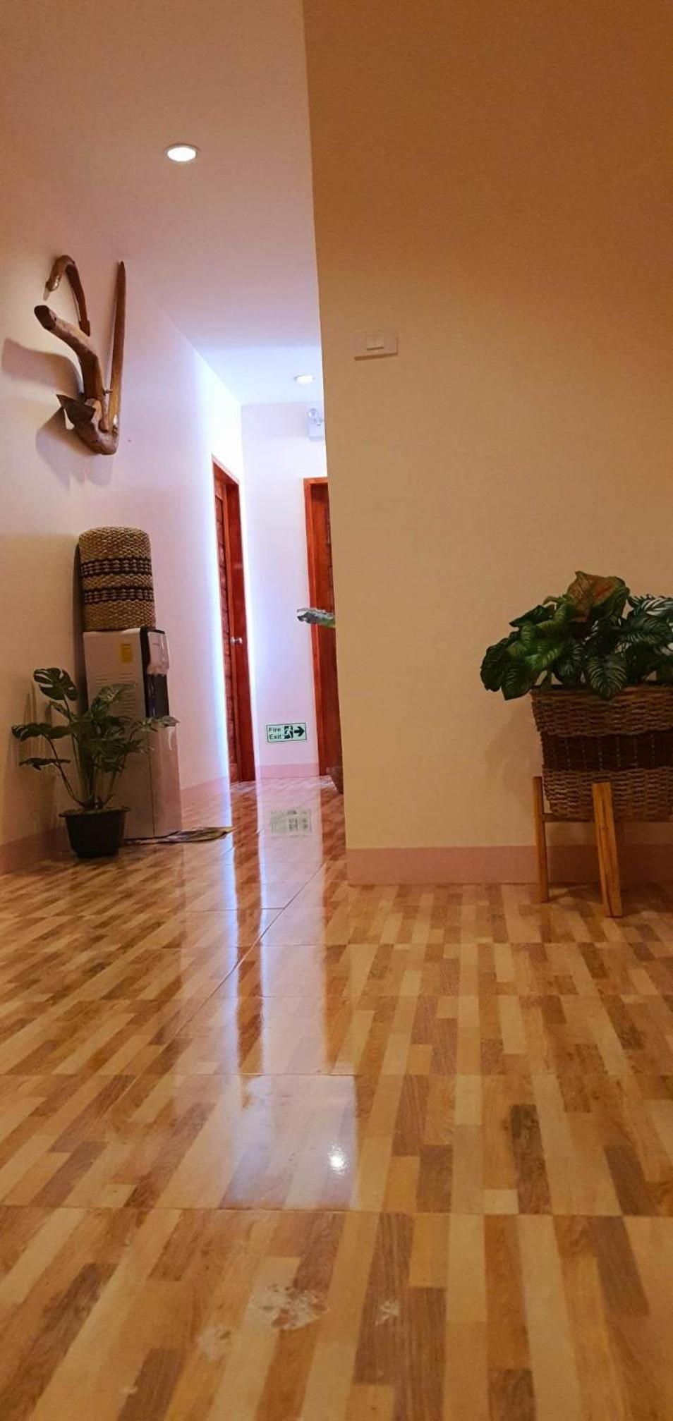 Queen Room - Photo 10