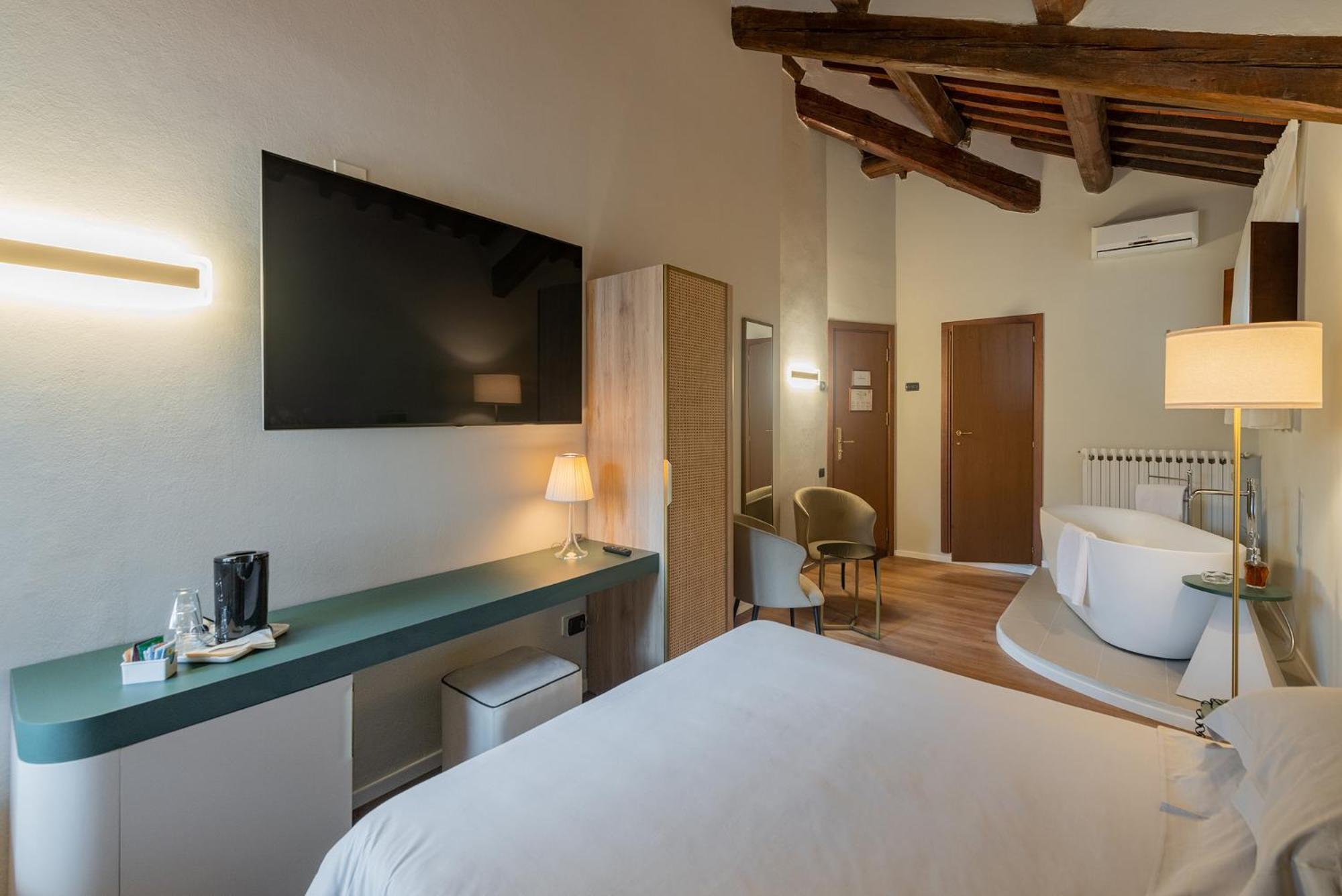 Deluxe Queen Room