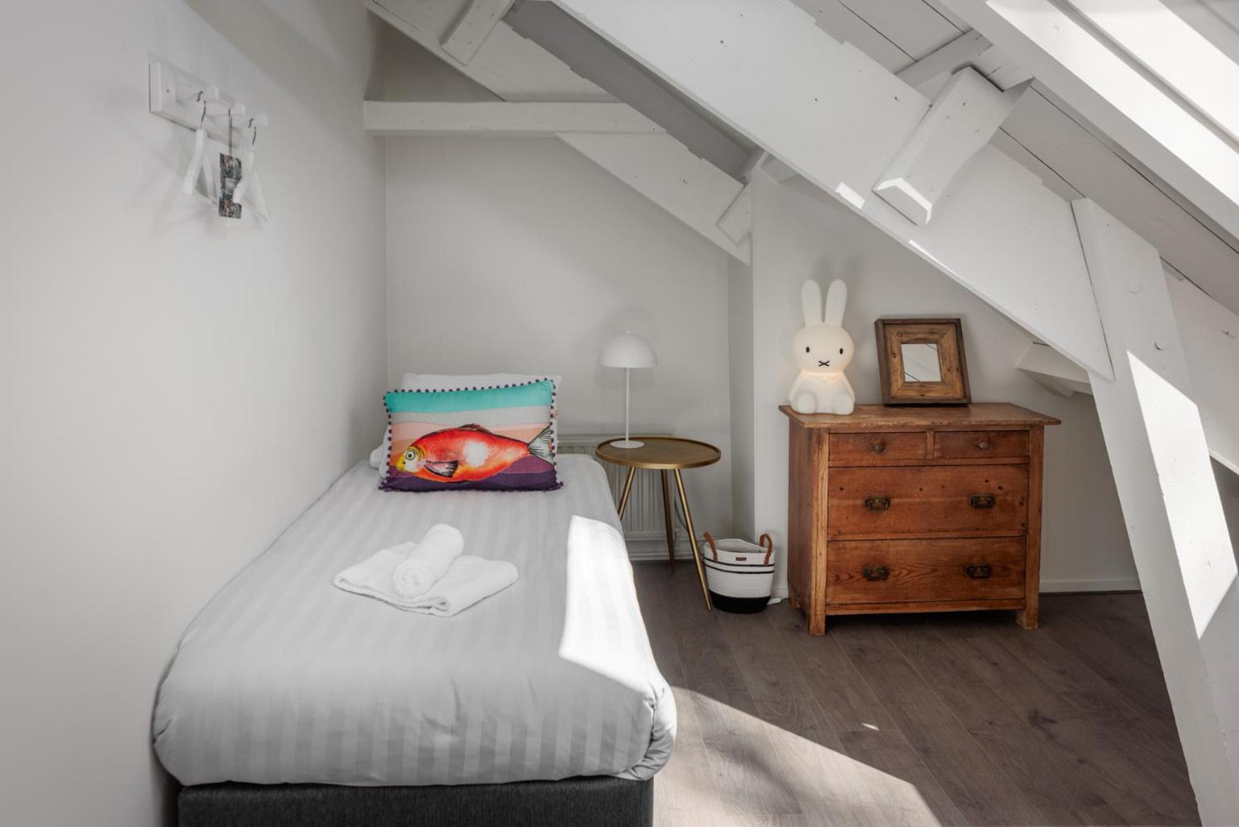 Five-Bedroom House photo 1