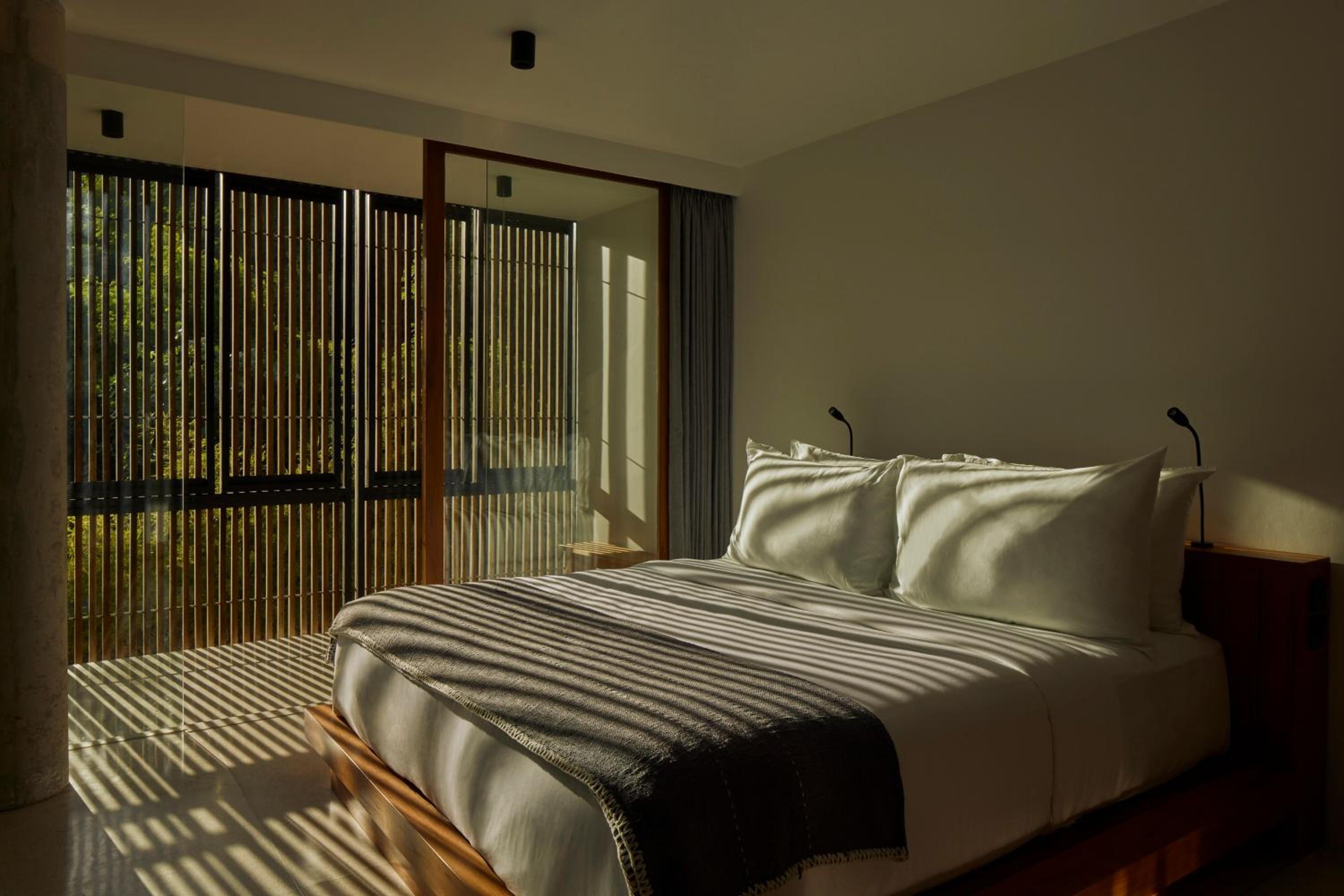 Deluxe Double Room - Photo 14