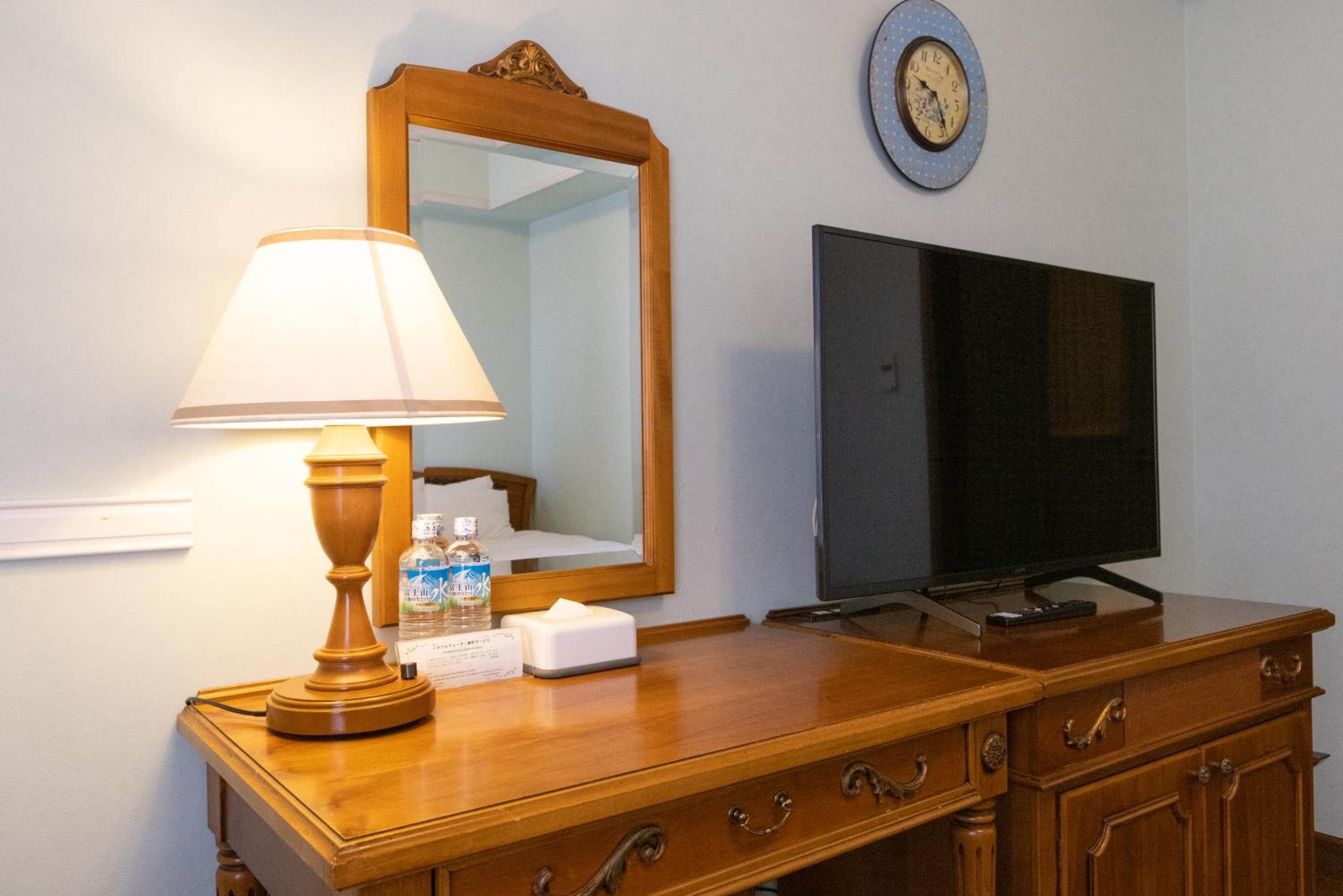 Twin Room - Non-Smoking - Photo 9