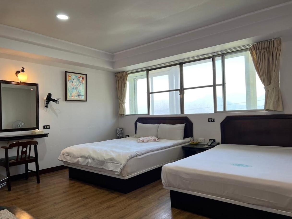 Standard Double Room - Photo 12