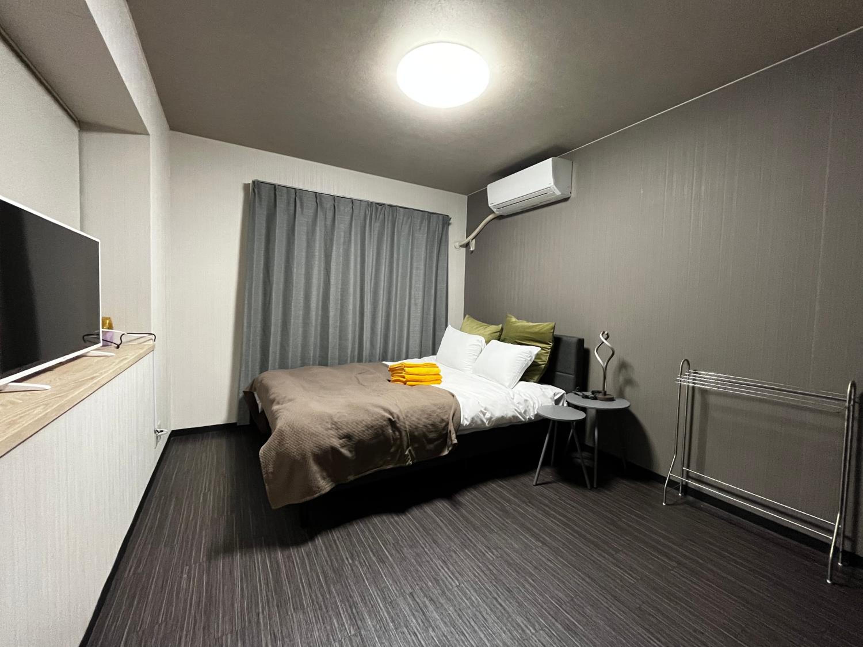 One-Bedroom Apartment photo 1