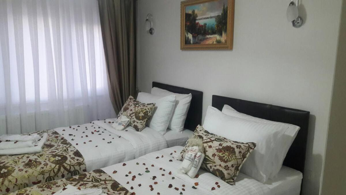 Deluxe Double Room (2 Adults + 1 Child) photo 3