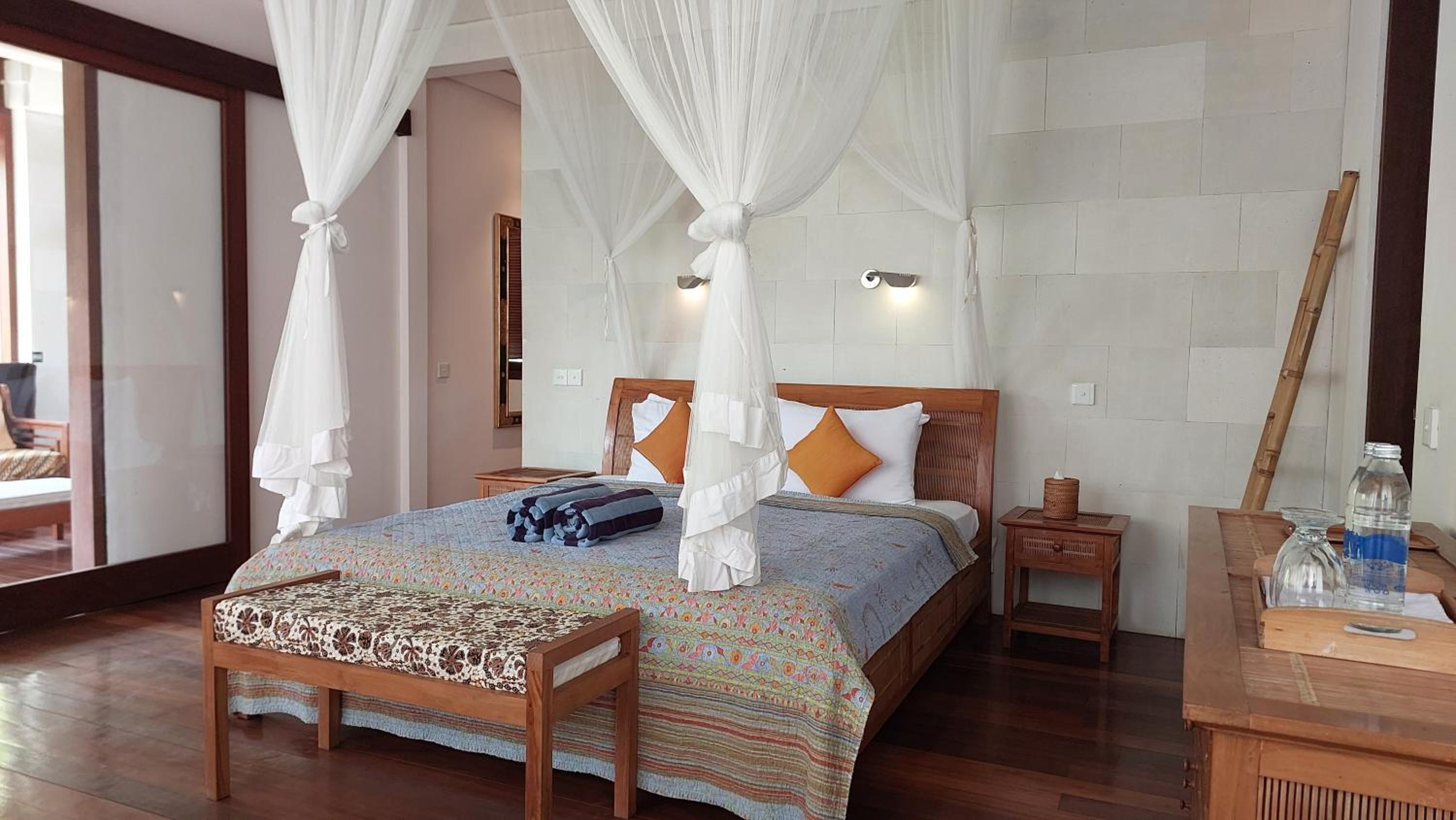 Three-Bedroom Villa - Photo 2