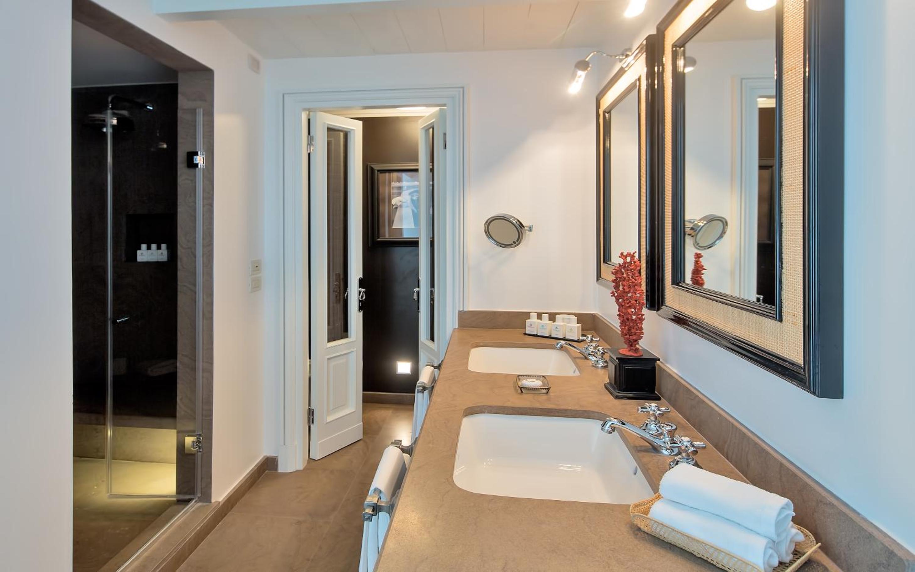 Junior Suite with Balcony (Non Smoking) photo 2