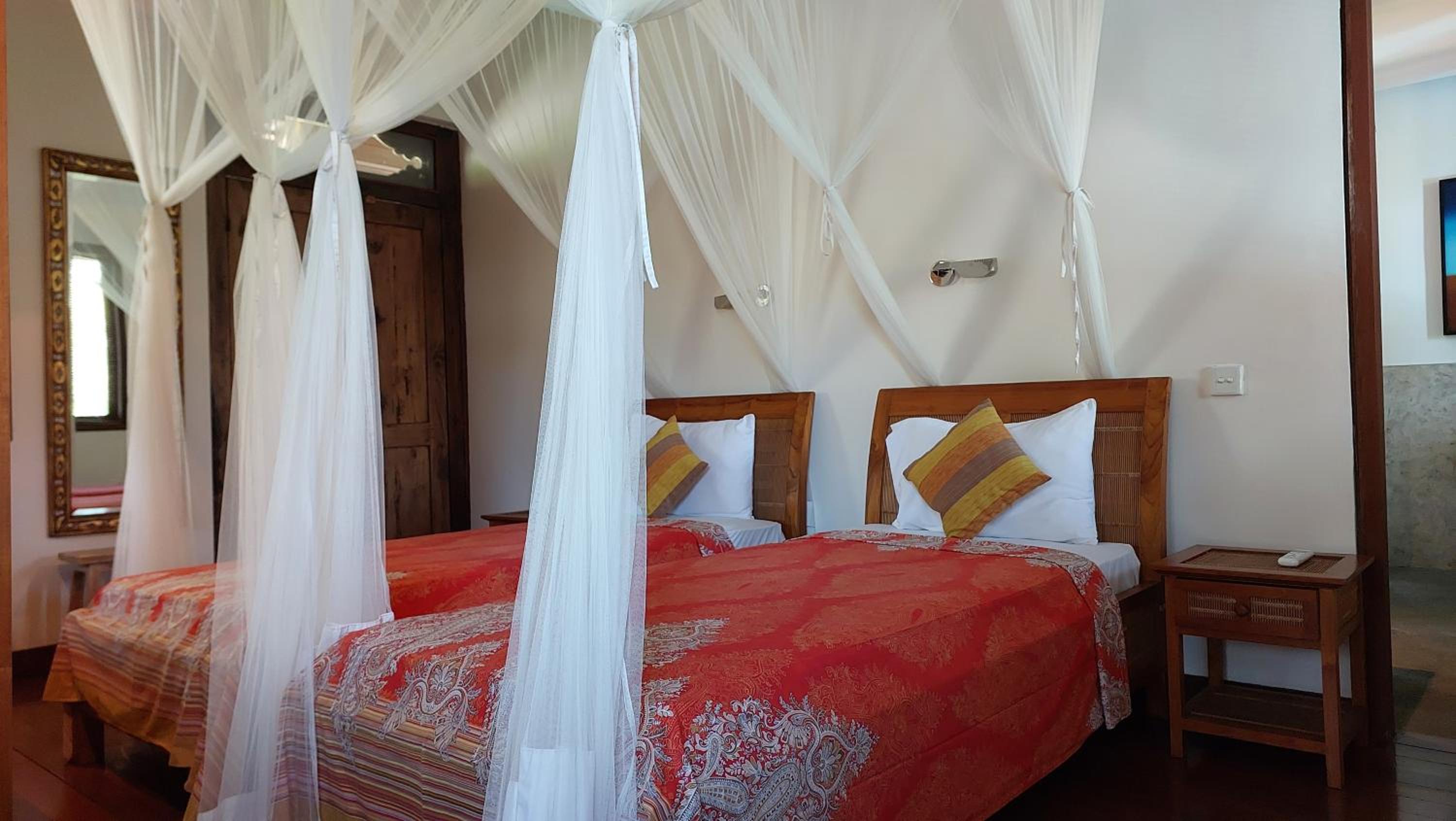 Three-Bedroom Villa - Photo 8