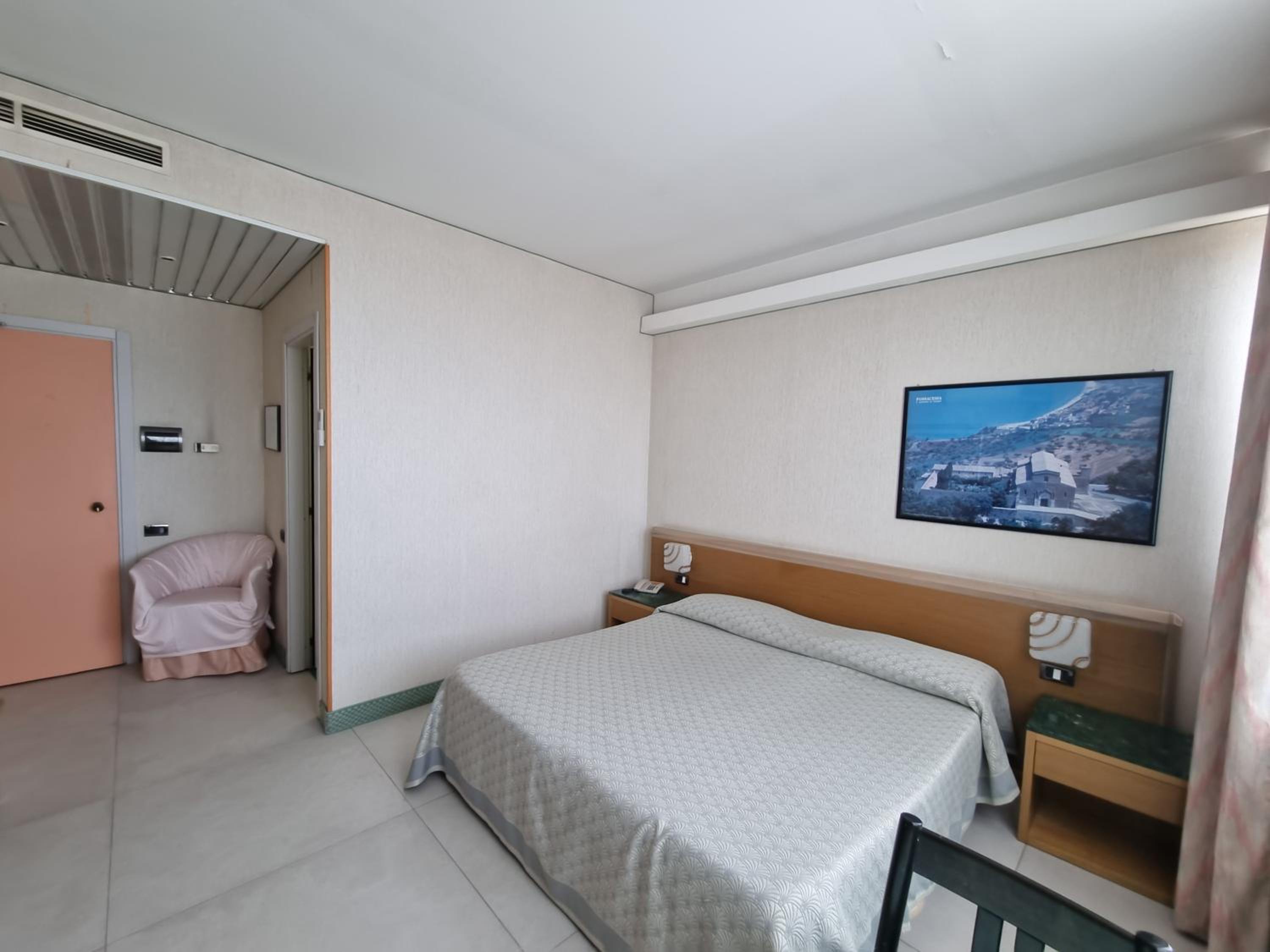 Double Or Twin Room photo 3