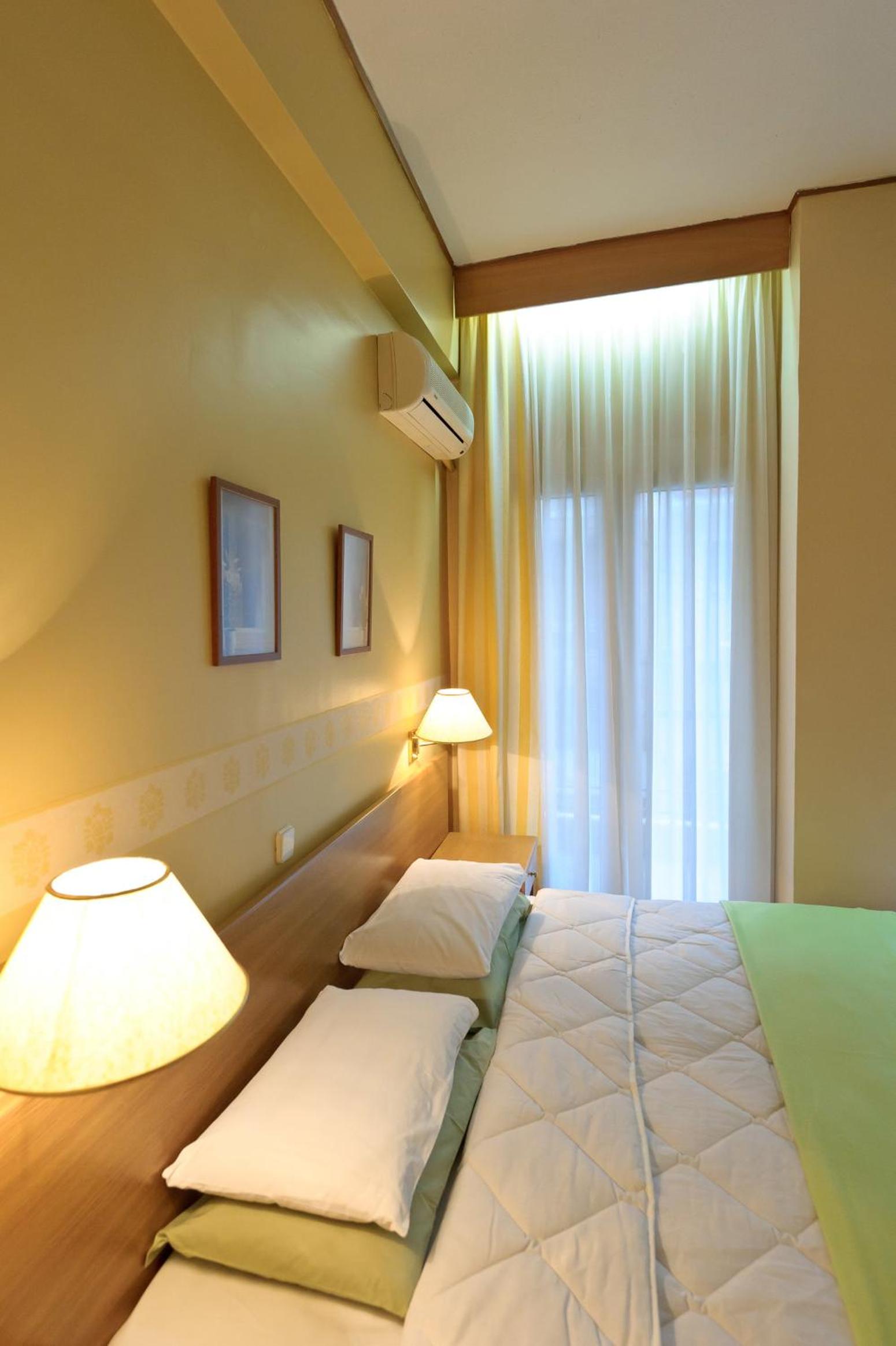 Twin Room - Photo 4