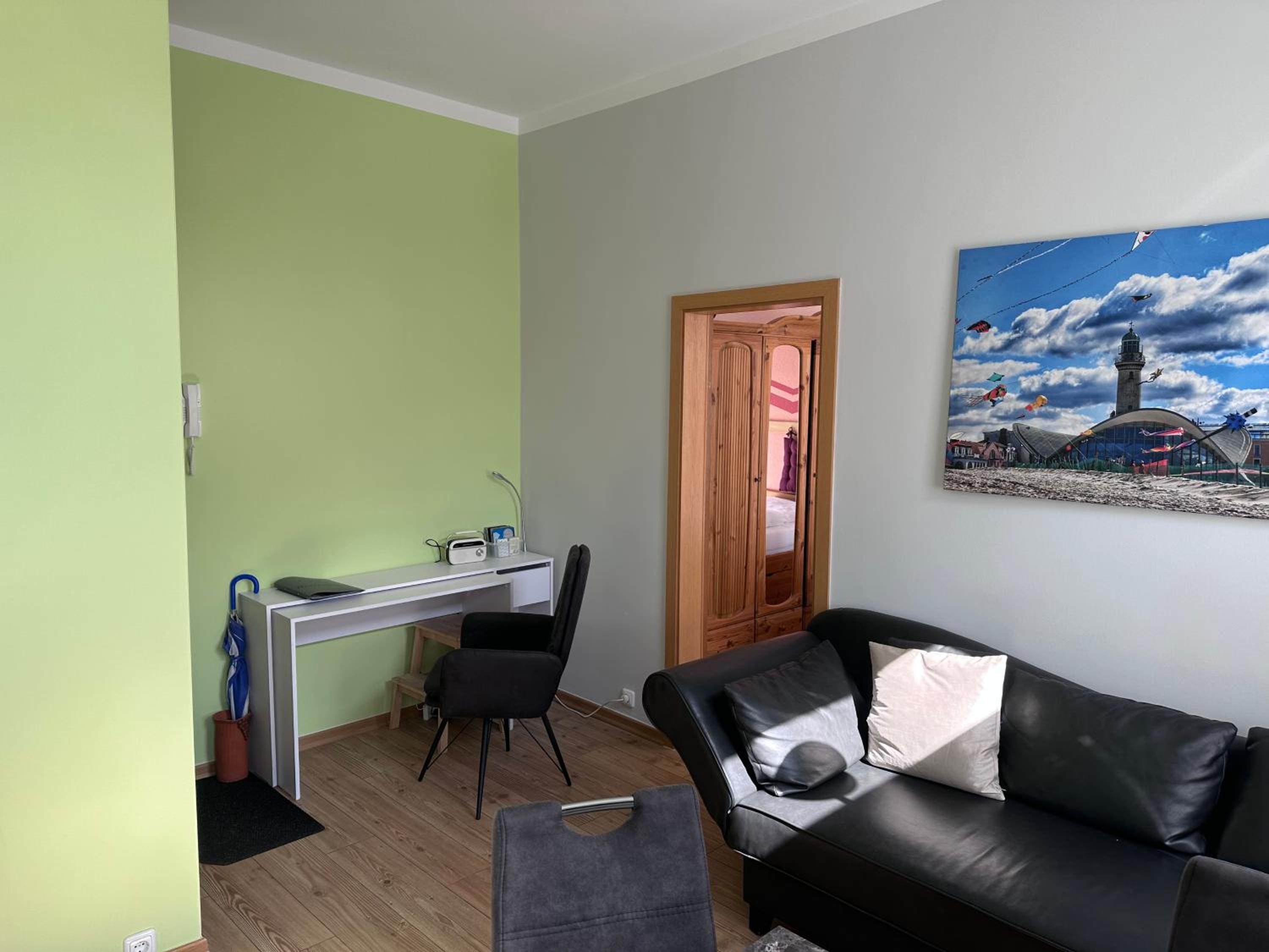 One-Bedroom Apartment photo 1