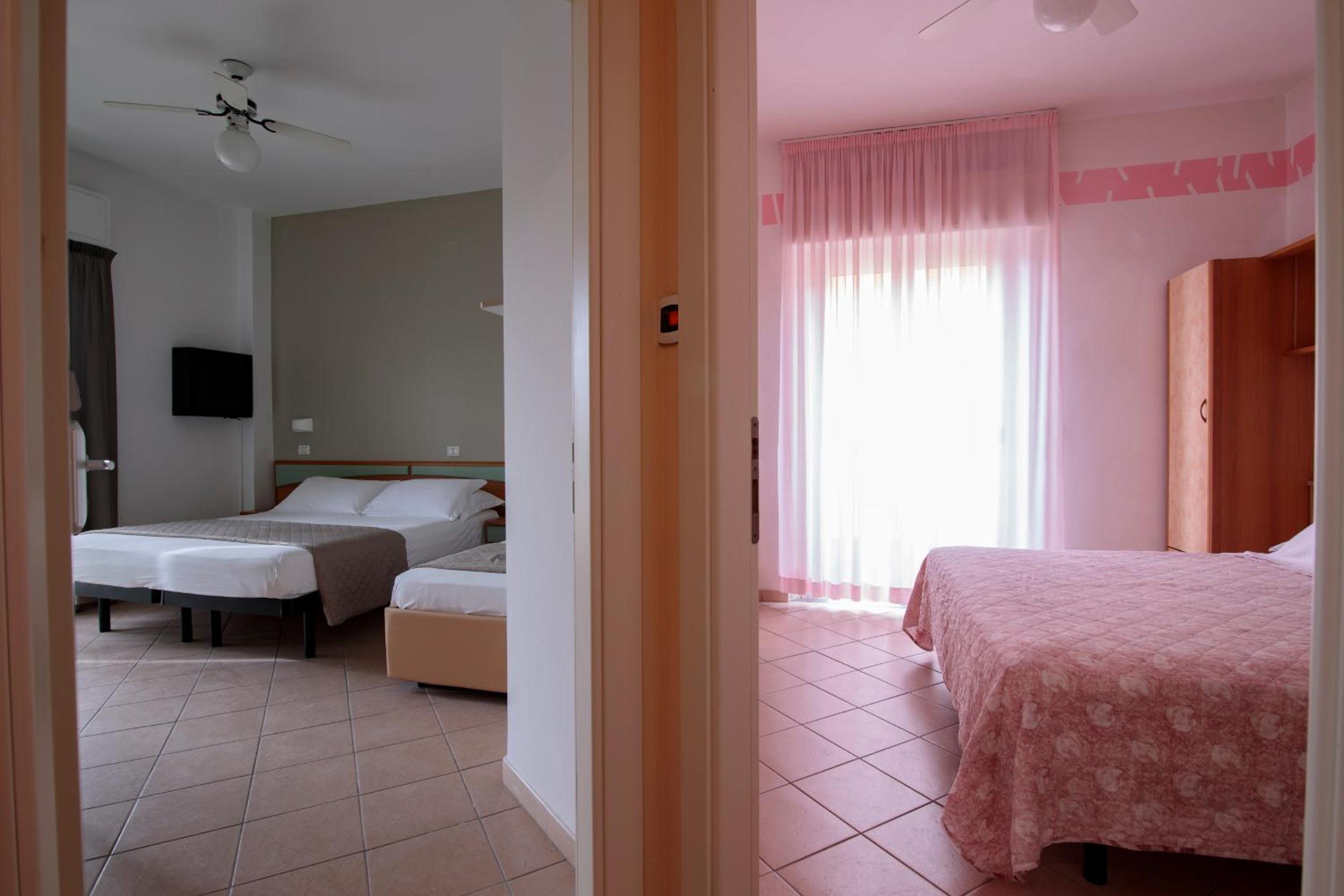 Family Room - Photo 4