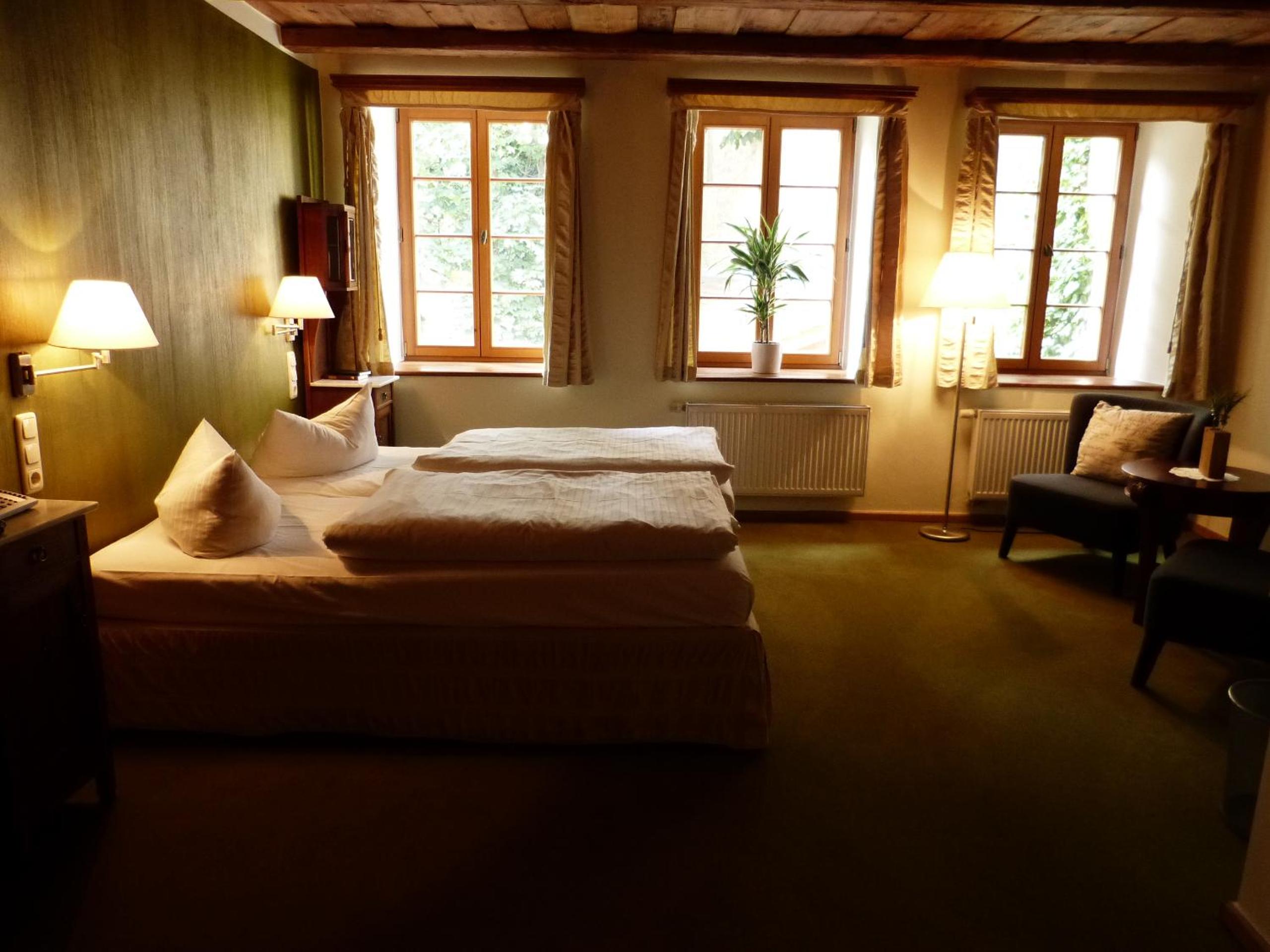 Large Double Room - Photo 1