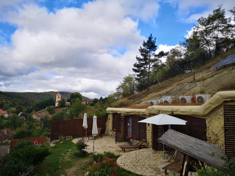 One-Bedroom Apartment with Mountain View photo 2