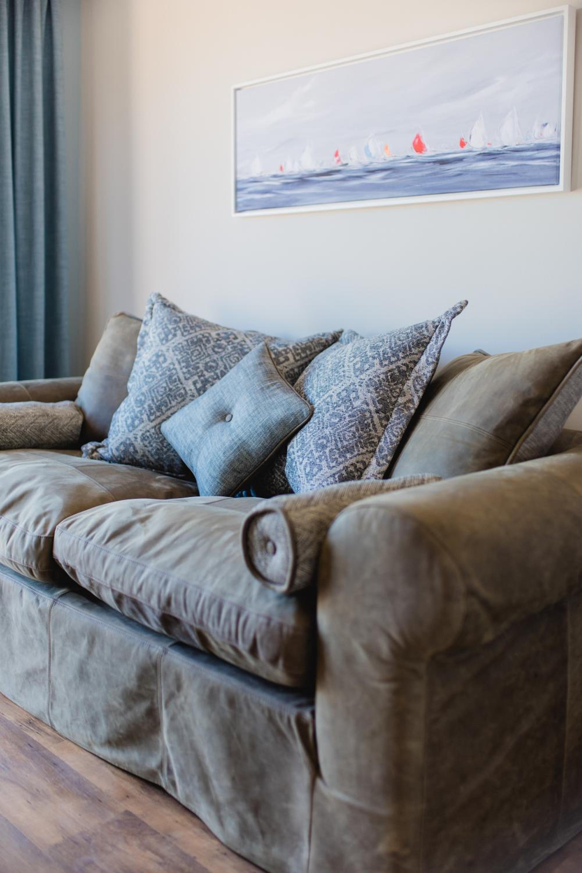 Suite - Photo 13