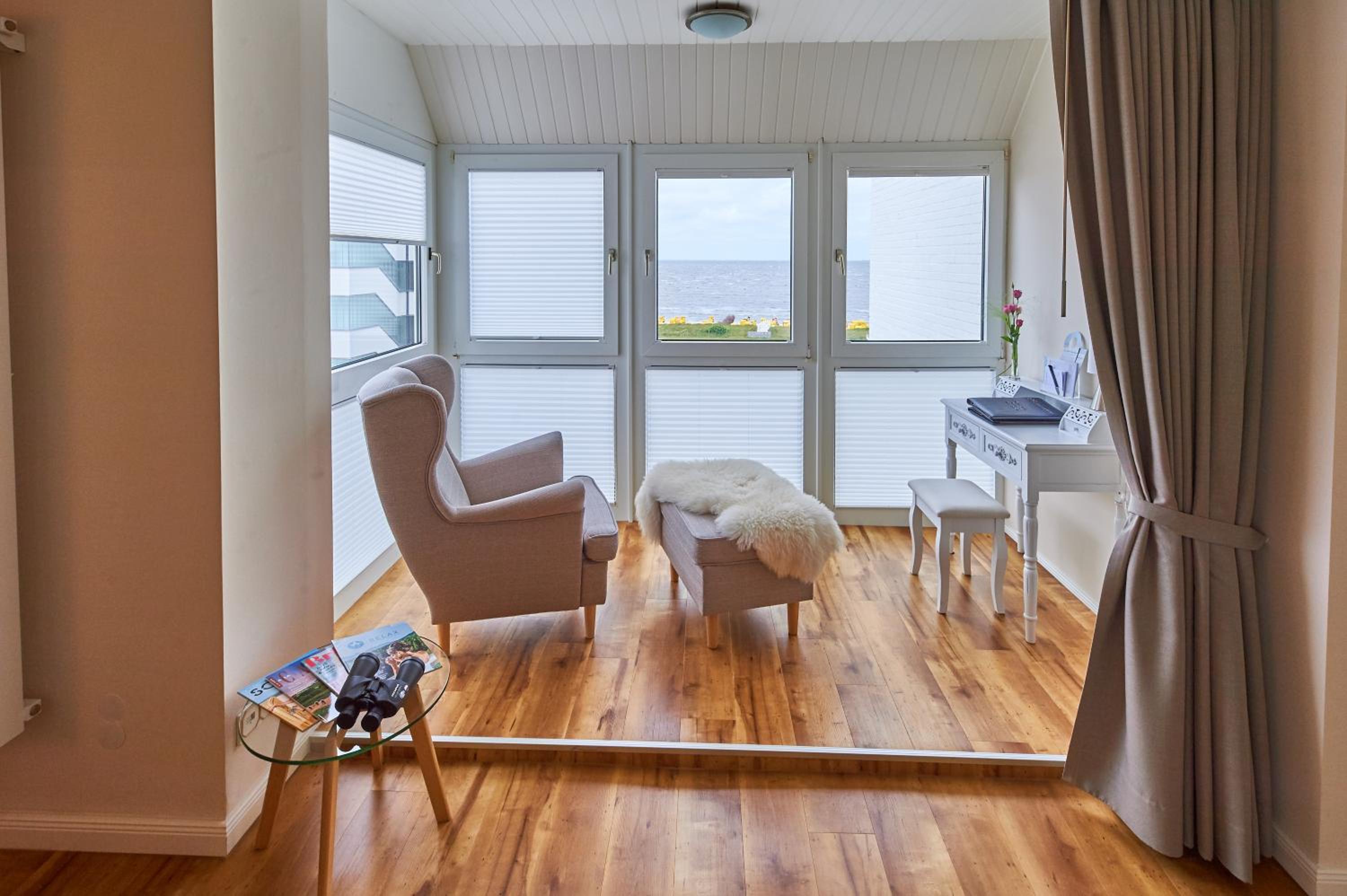Junior Suite with Partial Sea View photo 3