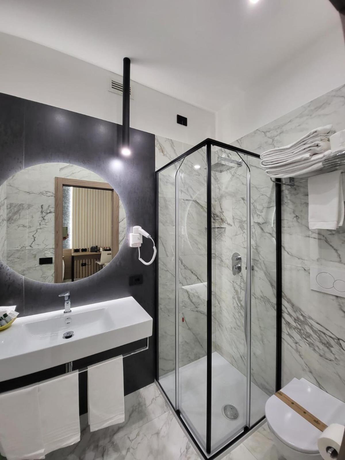 Superior Triple Room with Balcony - Photo 2