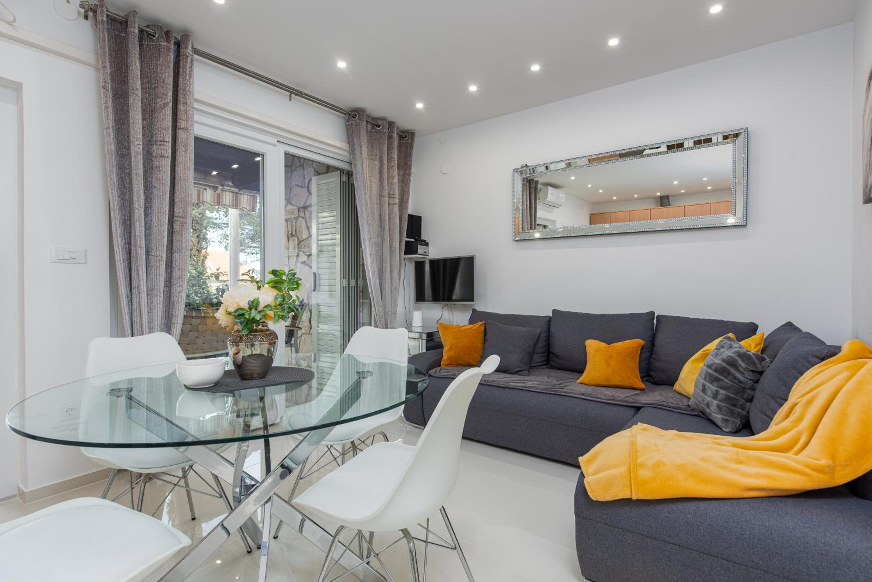 Three-Bedroom Villa photo 1