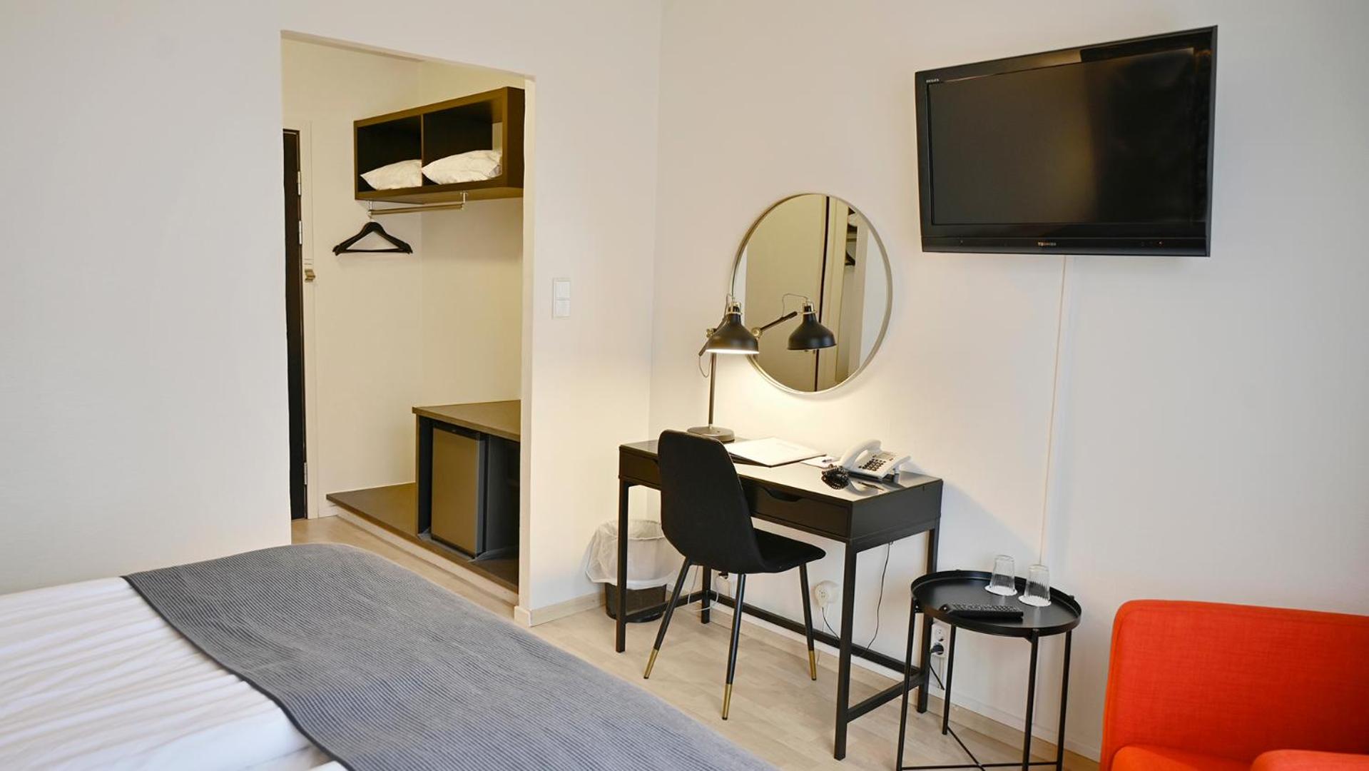 Standard King Room - Photo 3