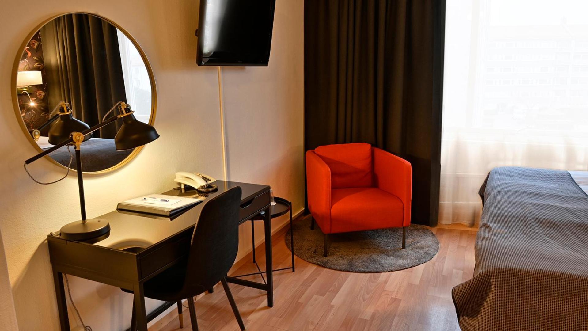 Standard King Room - Photo 2