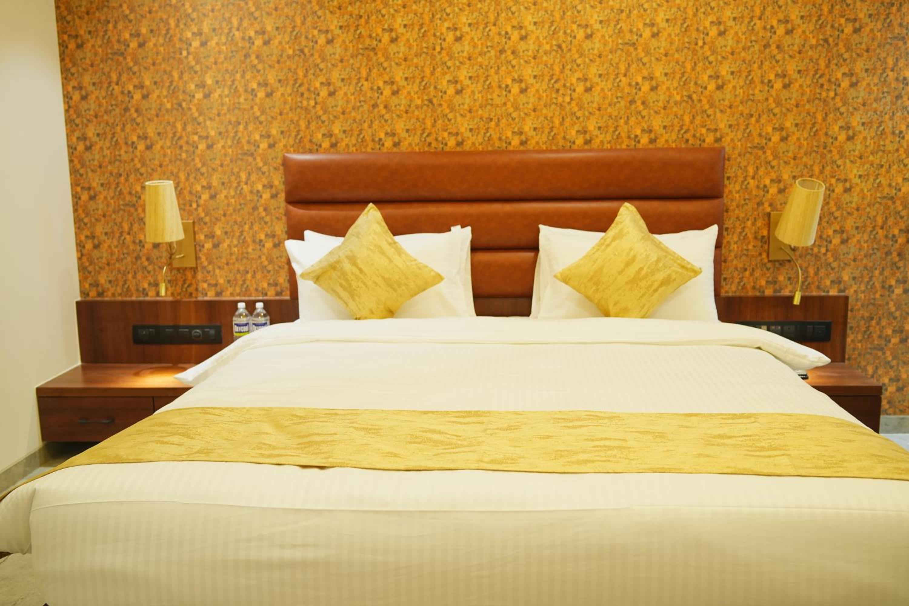 Standard King Room - Photo 5
