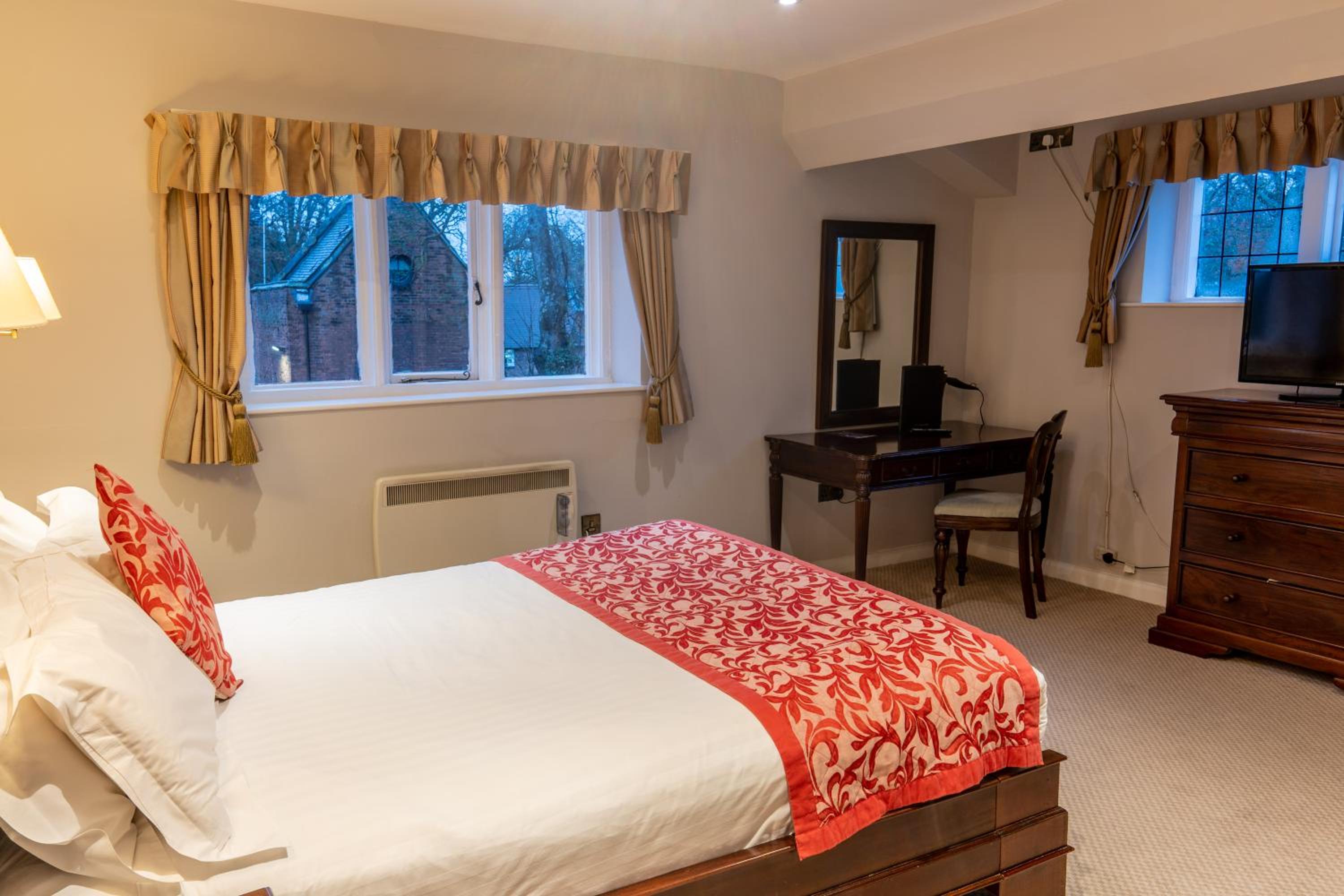 Standard Double Room - Non-Smoking - Photo 8