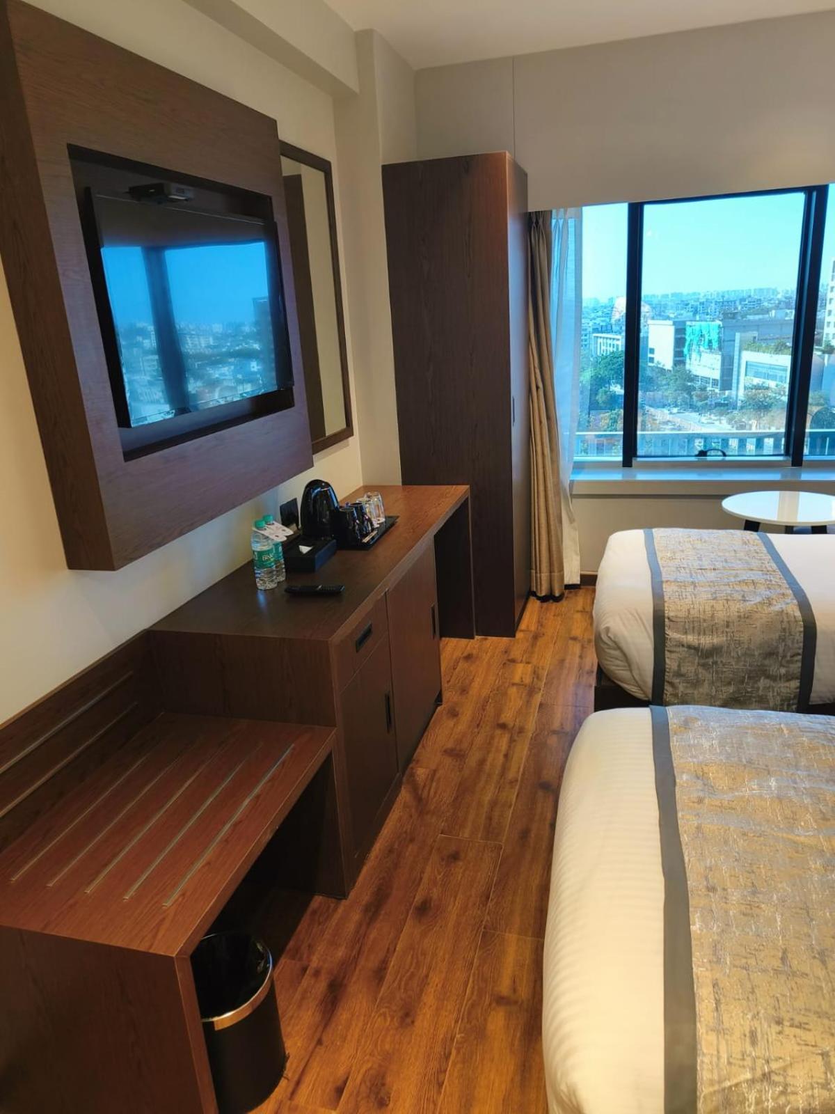 Superior Twin Room (15% off on 2-way Airport Transfer, F&B Services, Laundry) - Photo 10