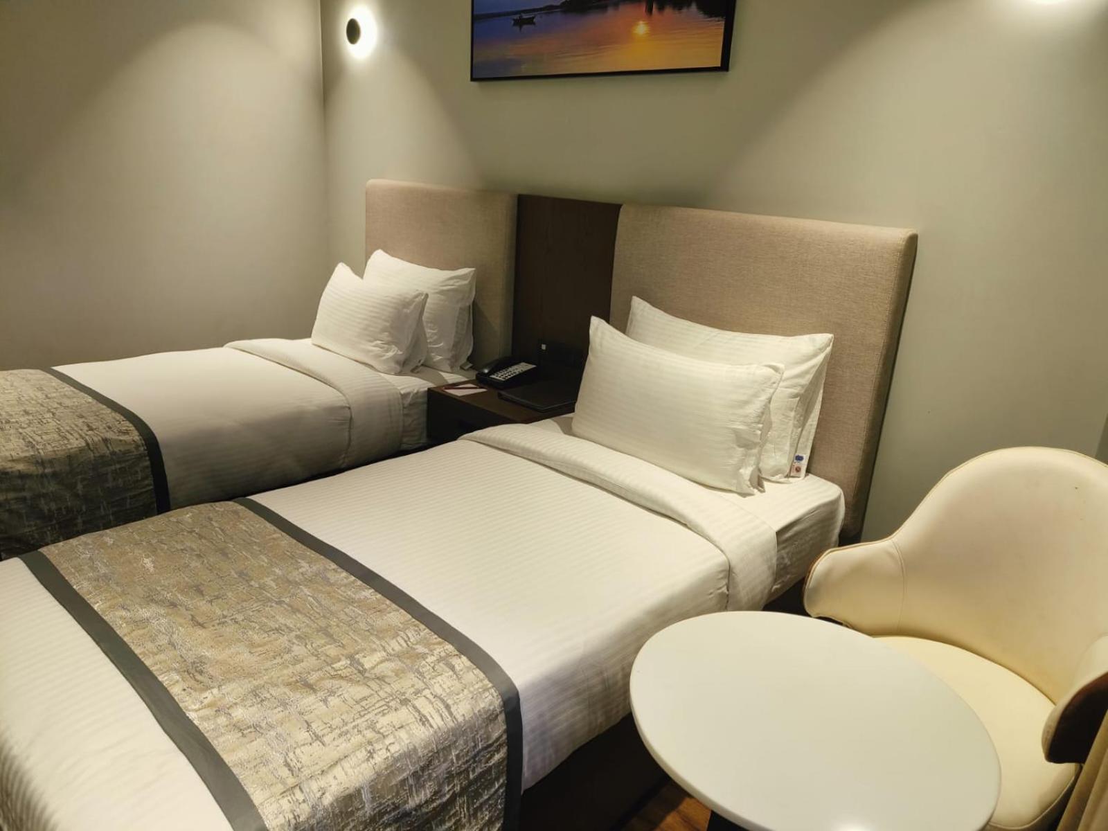 Superior Twin Room (15% off on 2-way Airport Transfer, F&B Services, Laundry) - Photo 8