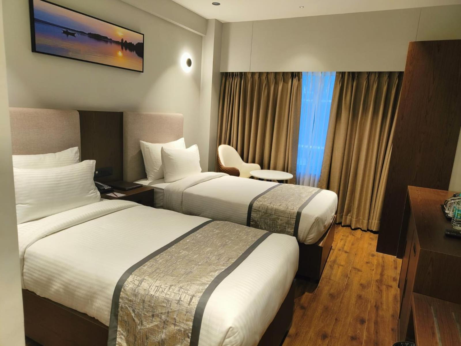 Superior Twin Room (15% off on 2-way Airport Transfer, F&B Services, Laundry) - Photo 9