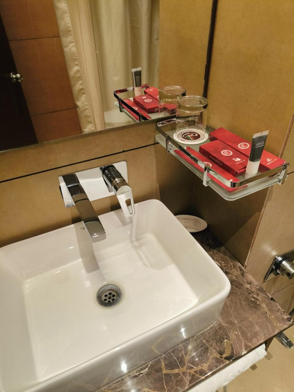 Superior Twin Room (15% off on 2-way Airport Transfer, F&B Services, Laundry) - Photo 2