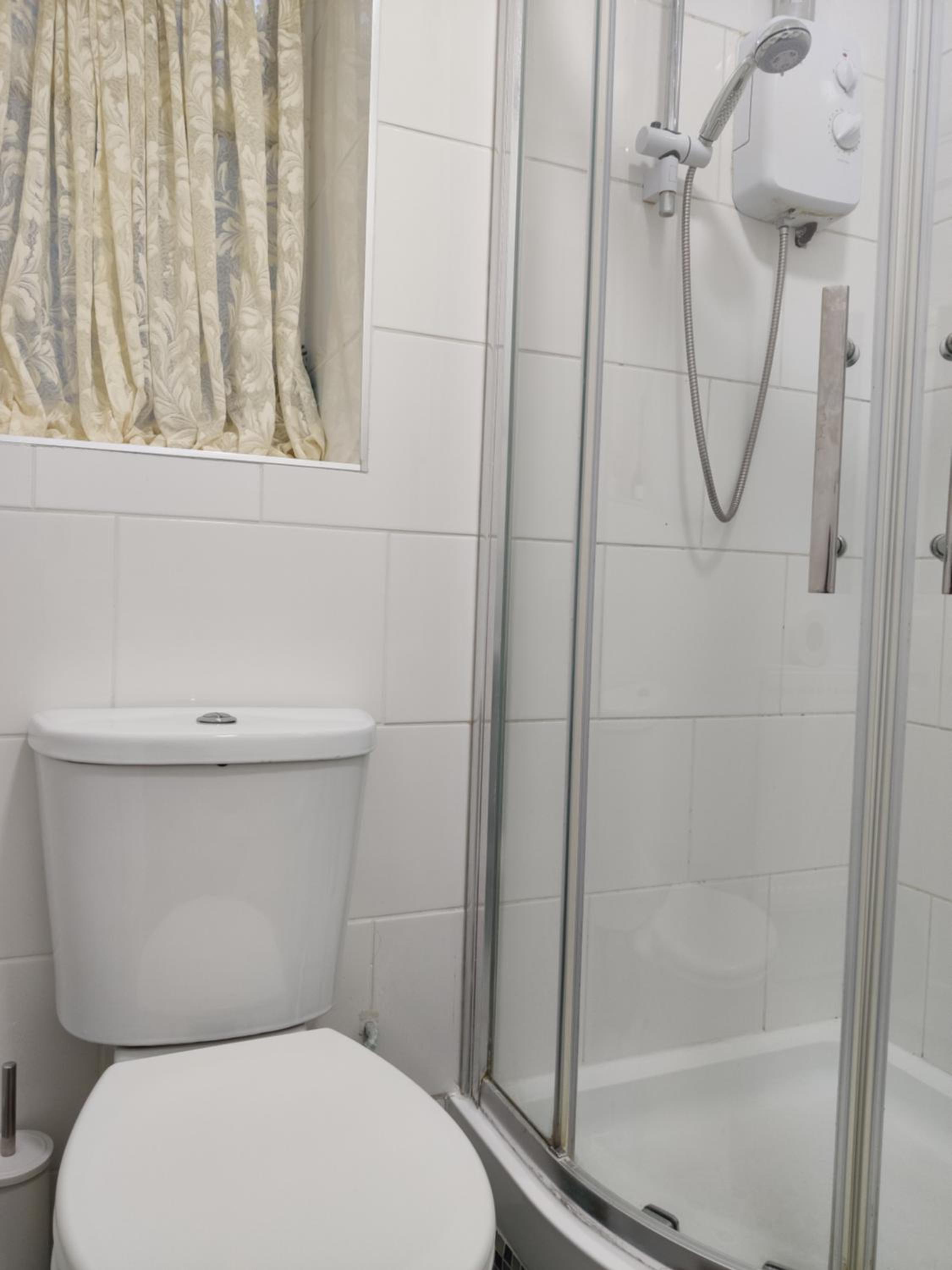 Single Room with Shared Bathroom photo 2