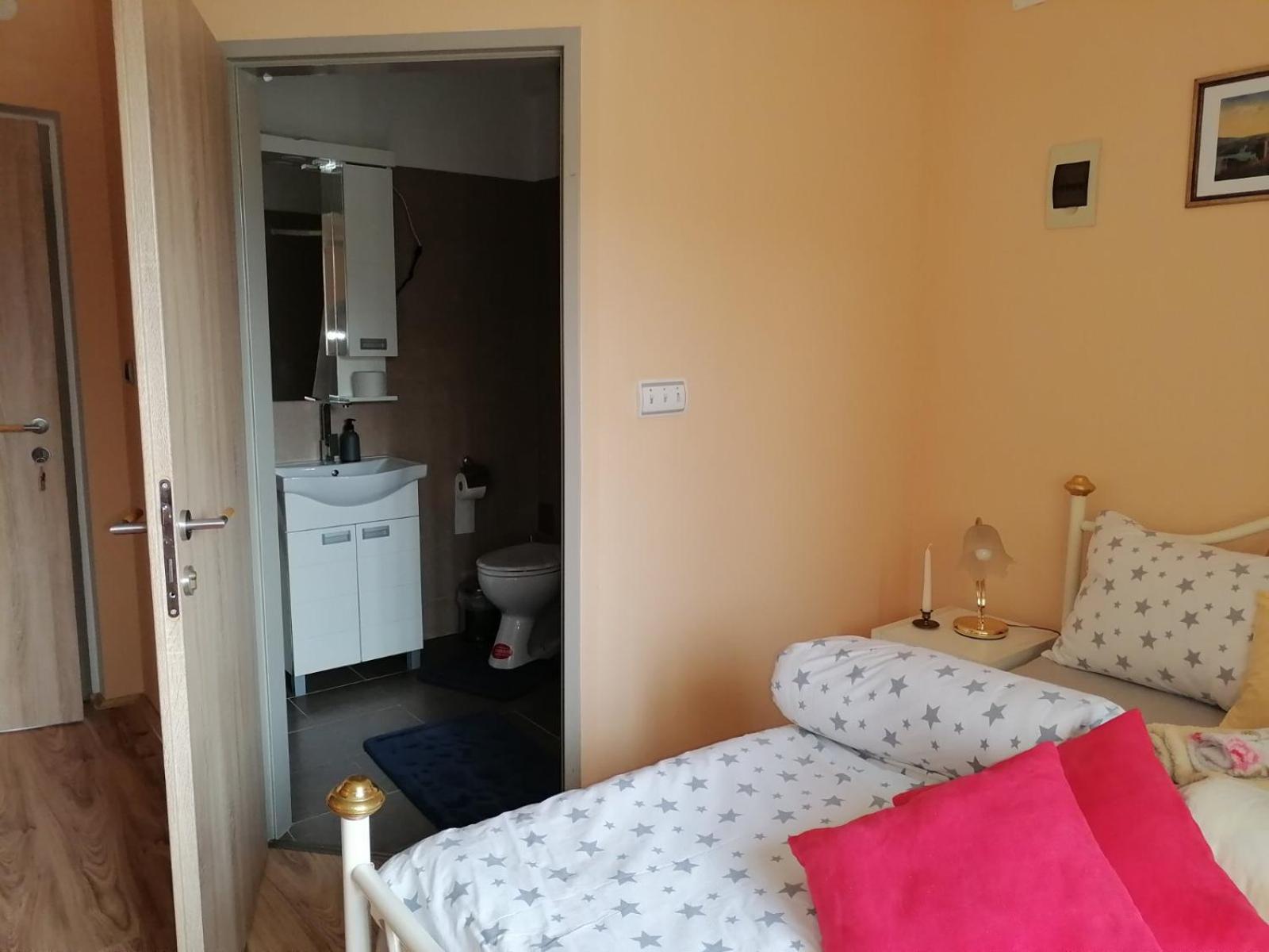 Triple Room with Private Bathroom photo 1