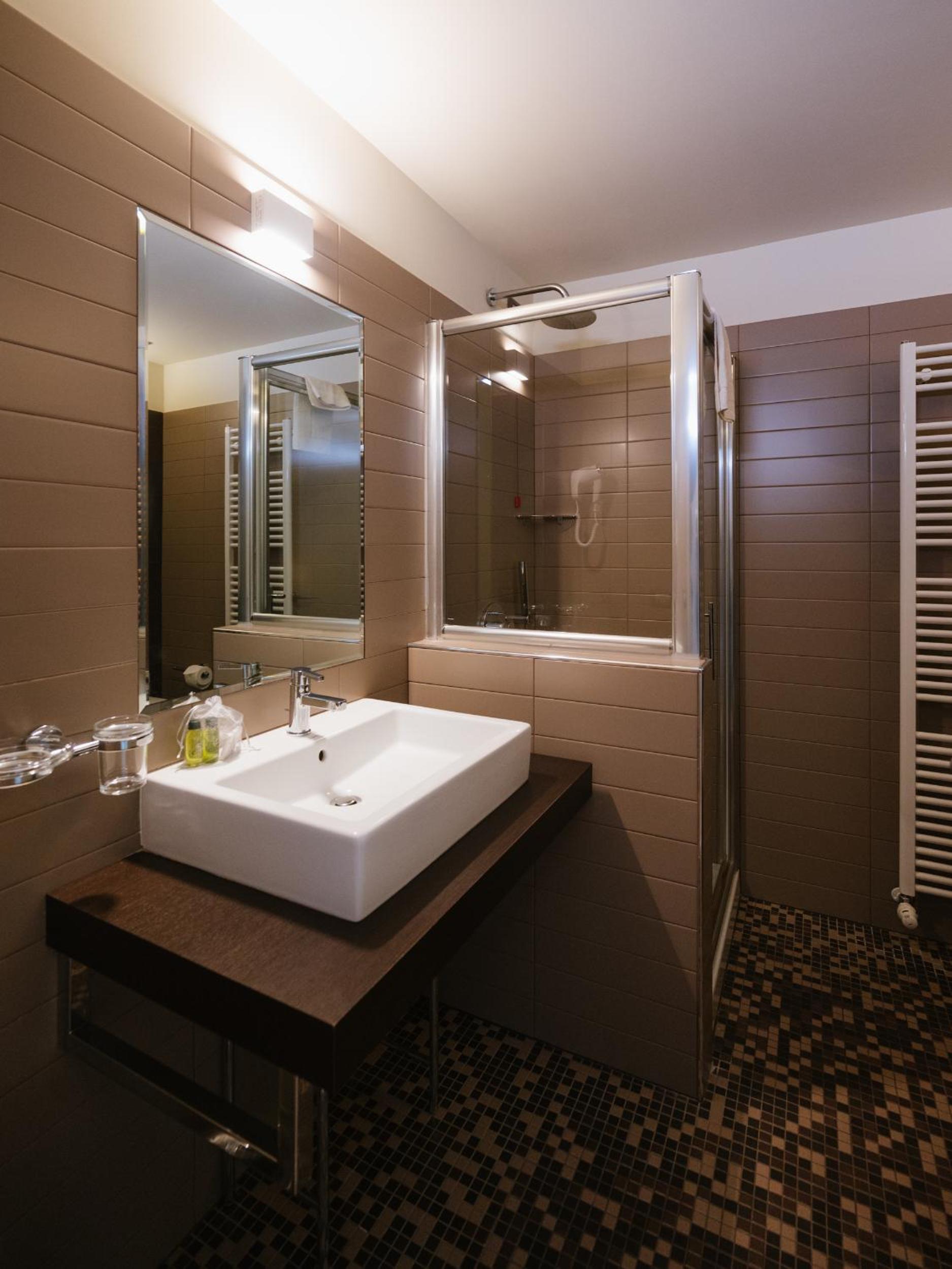 Standard Double Room - Photo 4