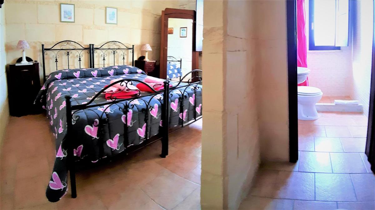 Quadruple Room with Private Bathroom photo 2