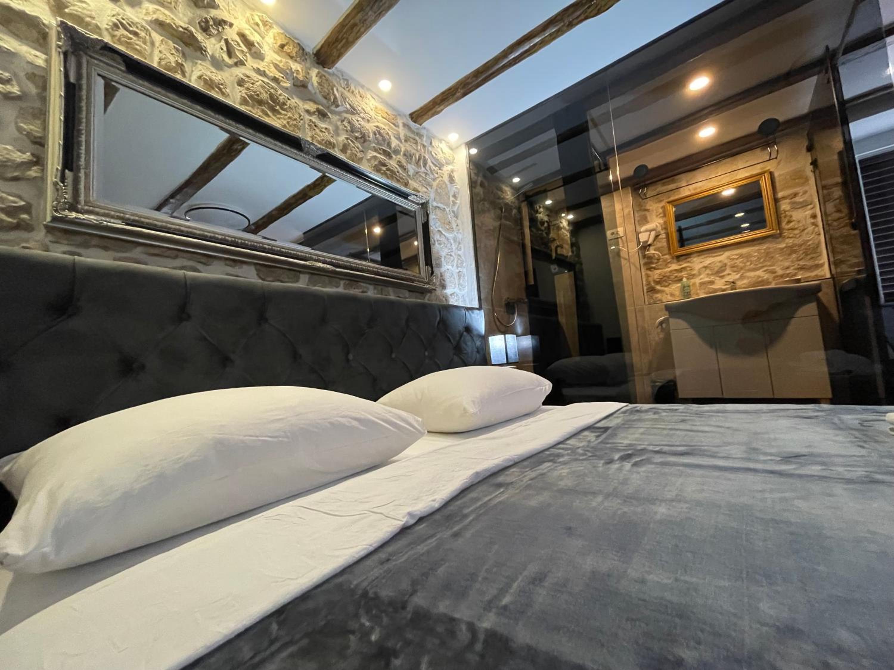 Studio Apartment photo 1