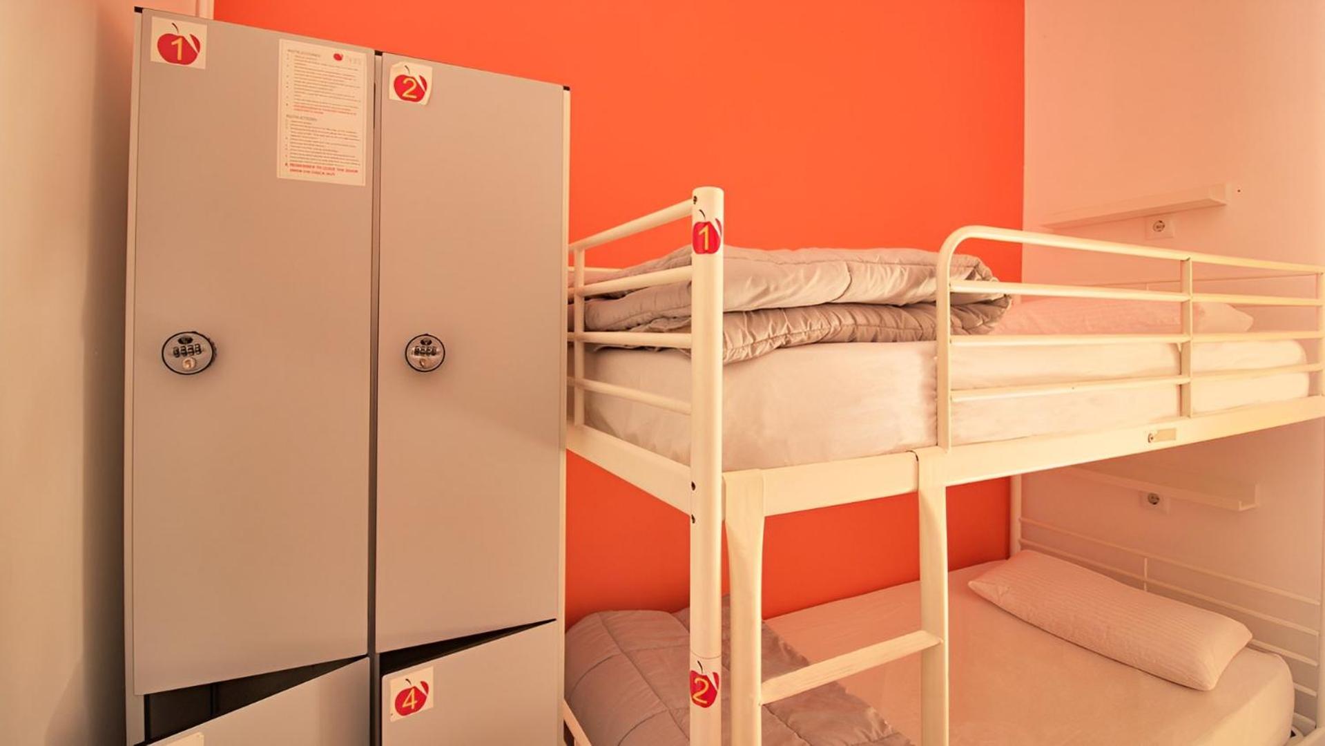 Bed in 4-Bed Mixed Dormitory Room photo 3