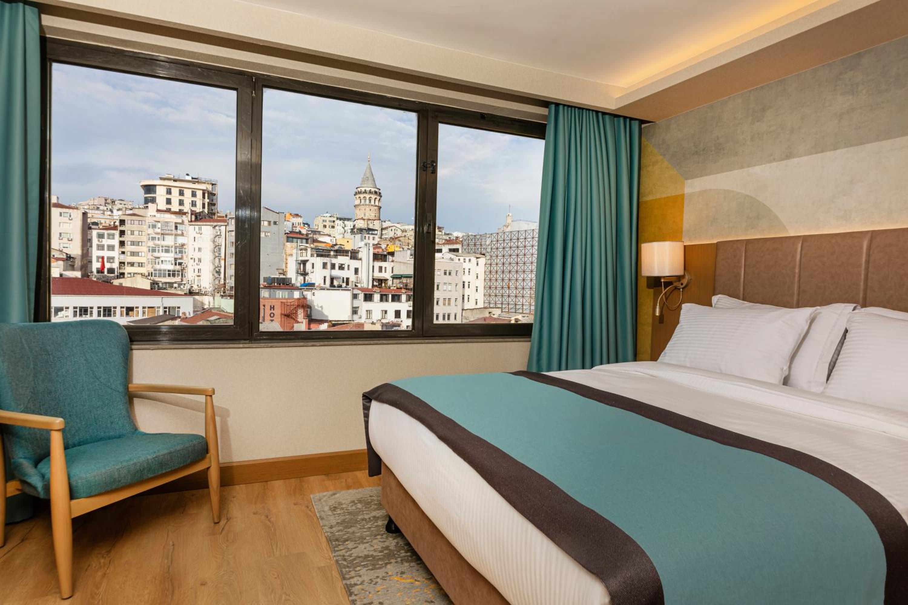 Available room thumbnail 5