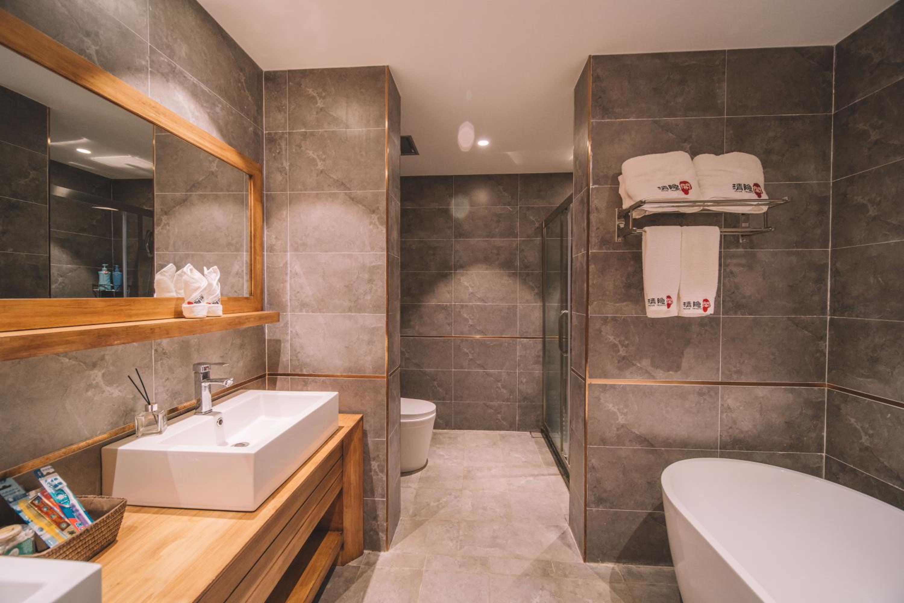 One-Bedroom Suite photo 2