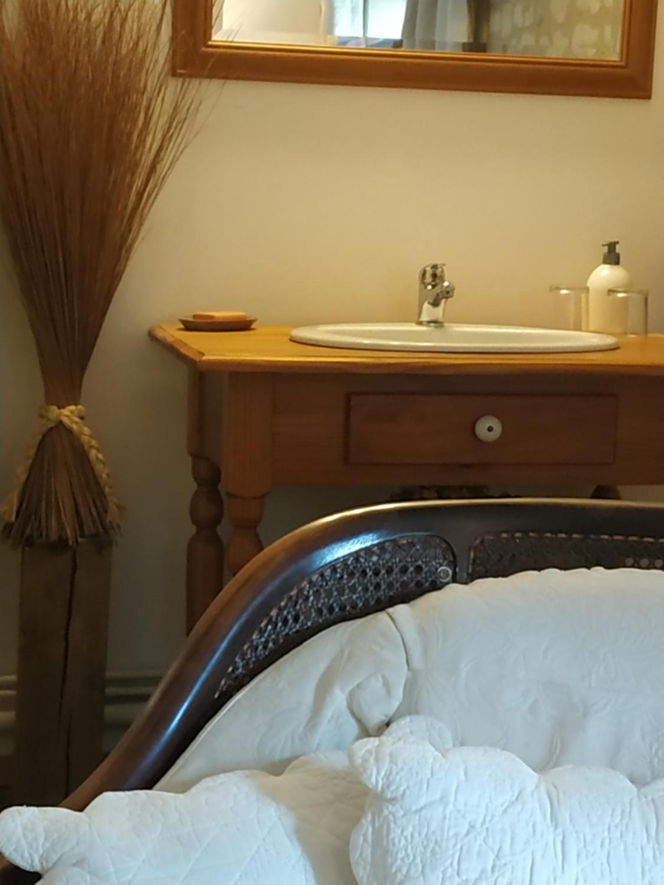 Double Room with Private External Bathroom - Photo 5